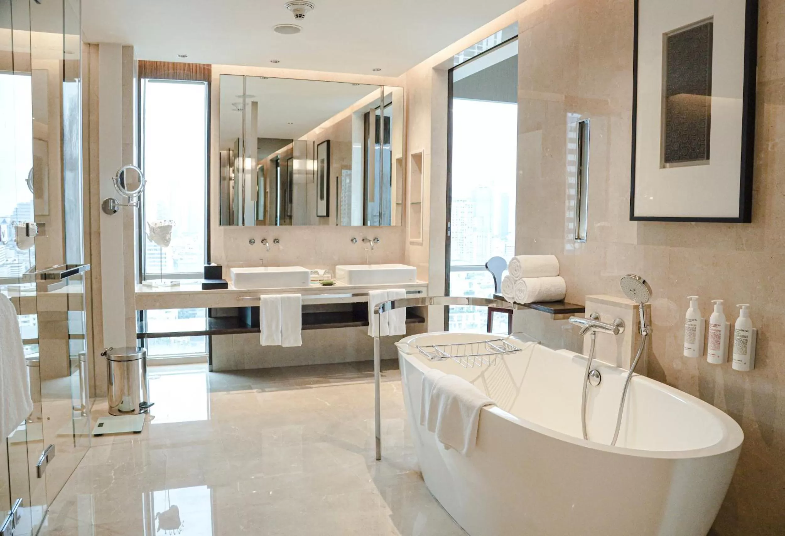 Toilet in Le Meridien Bangkok