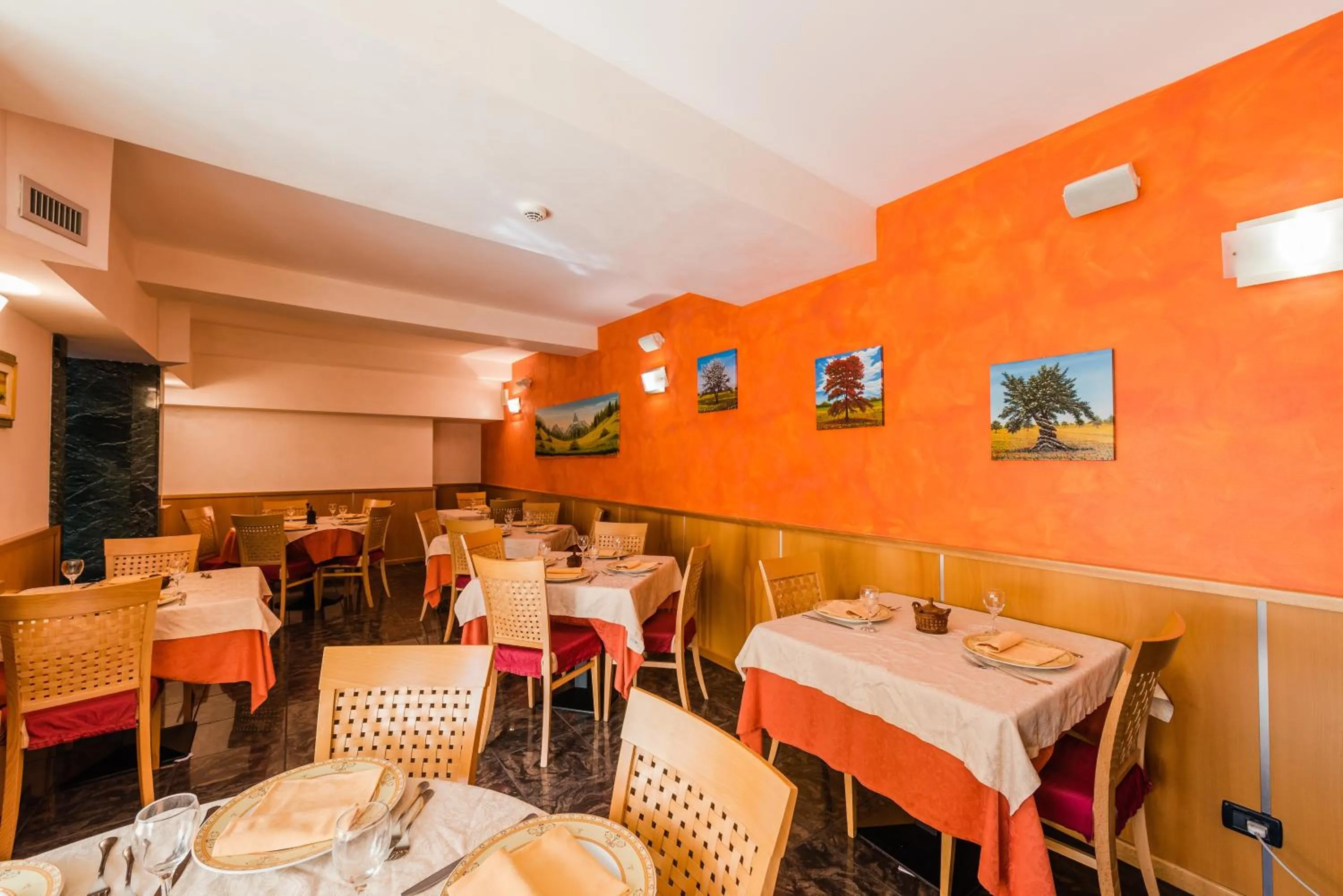 Restaurant/places to eat in Hotel Au Soleil