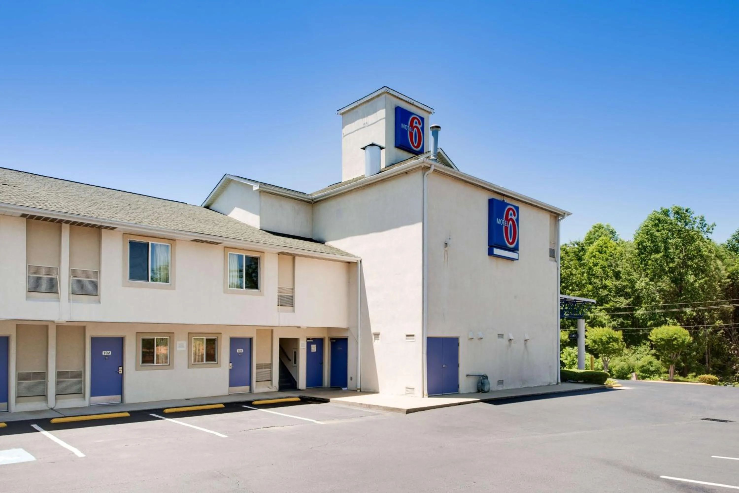 Property building in Motel 6-Statesville, NC
