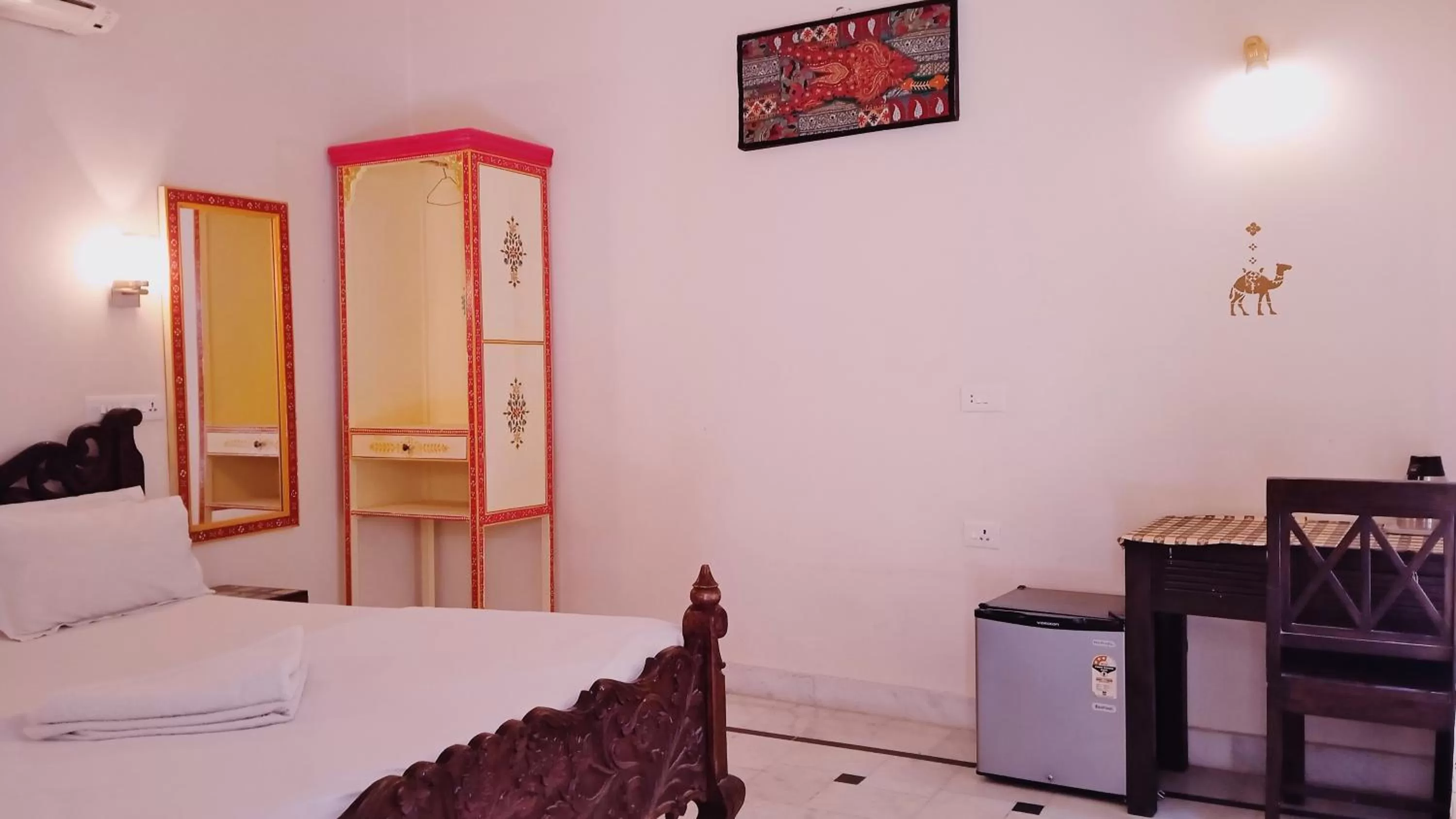 Bedroom, Bed in Rigmor haveli