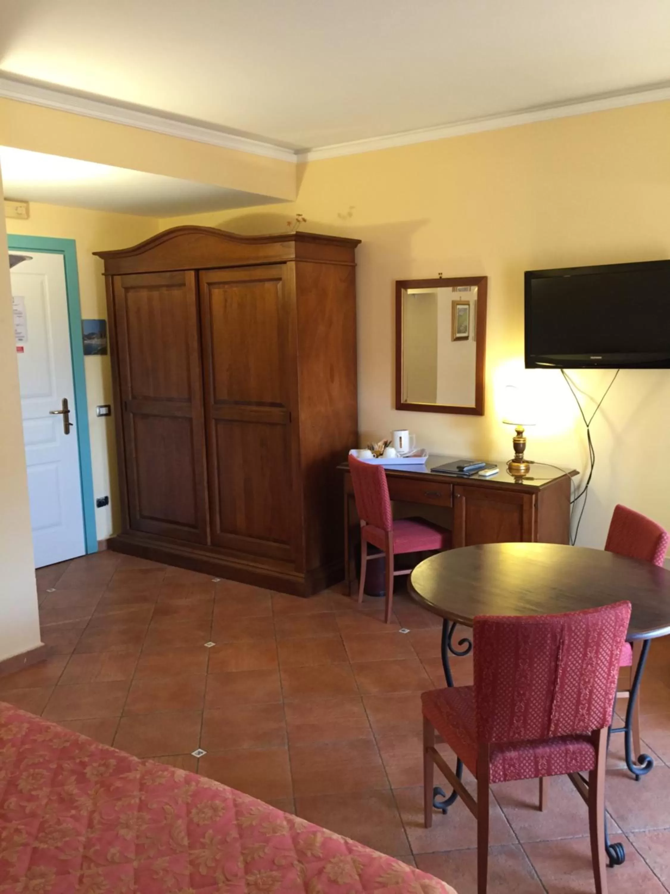 TV and multimedia in Hotel Mediterraneo