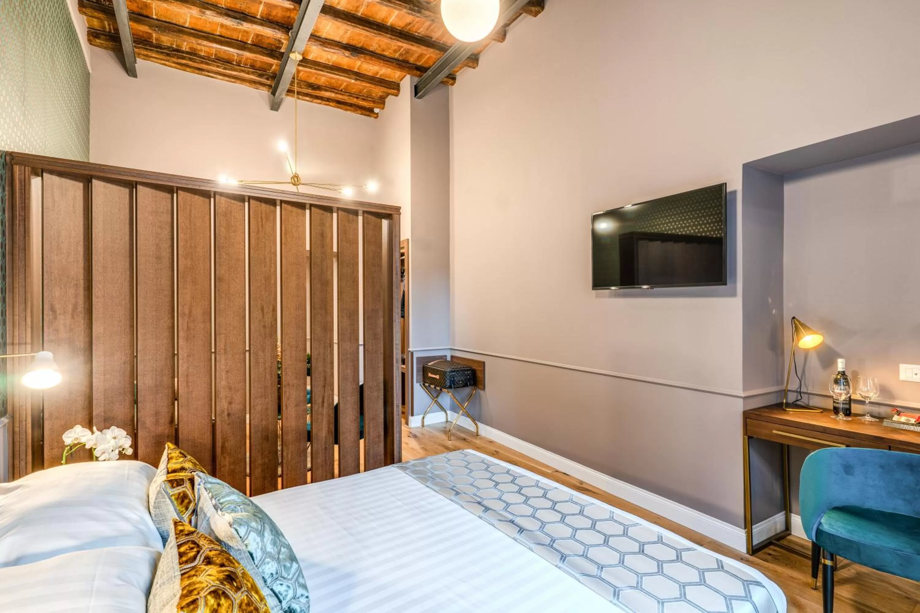 Bed in Tree Charme Parliament Boutique Hotel