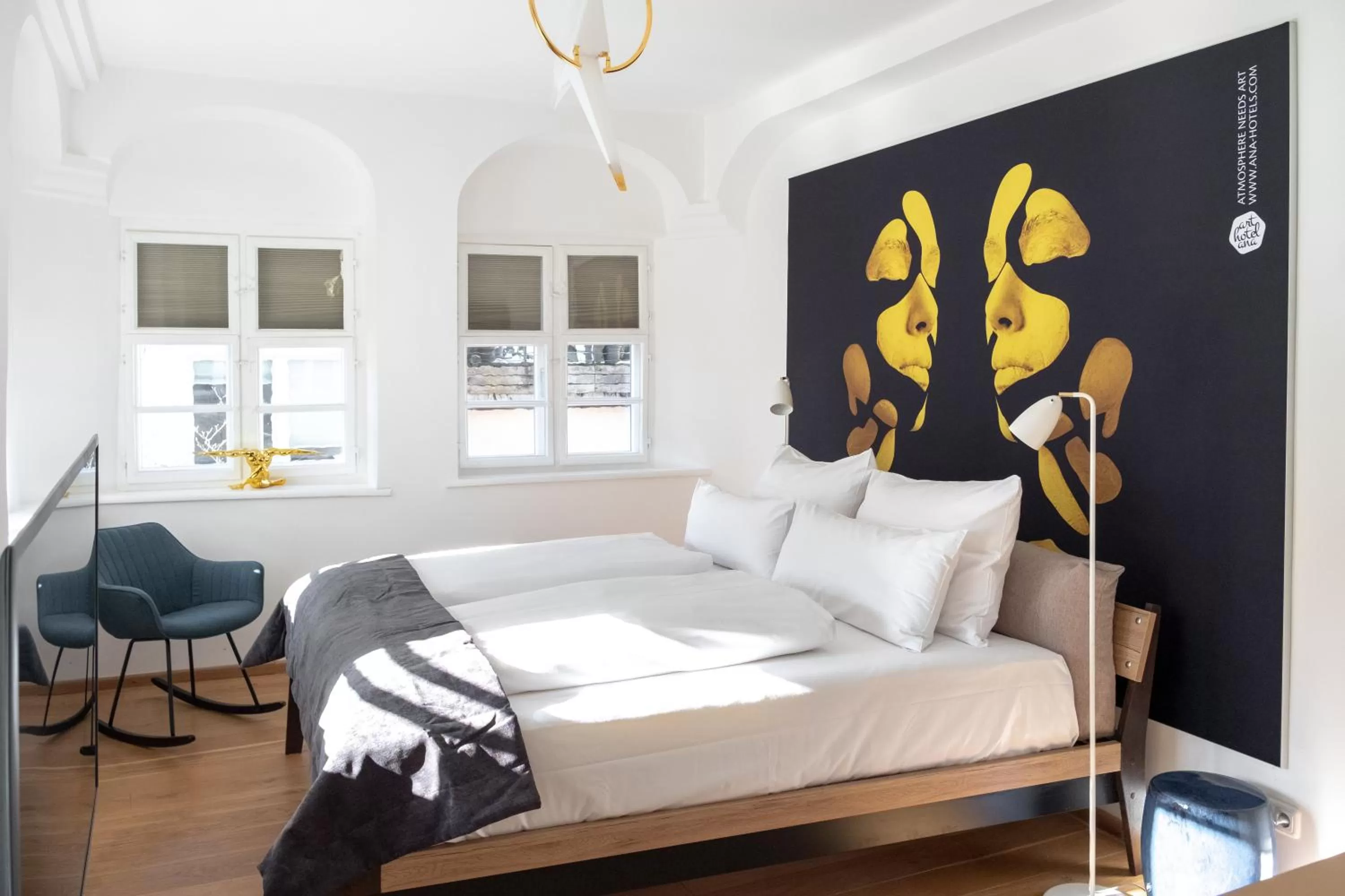 Bed in ANA Living Augsburg City Center by Arthotel ANA - Self-Service-Hotel