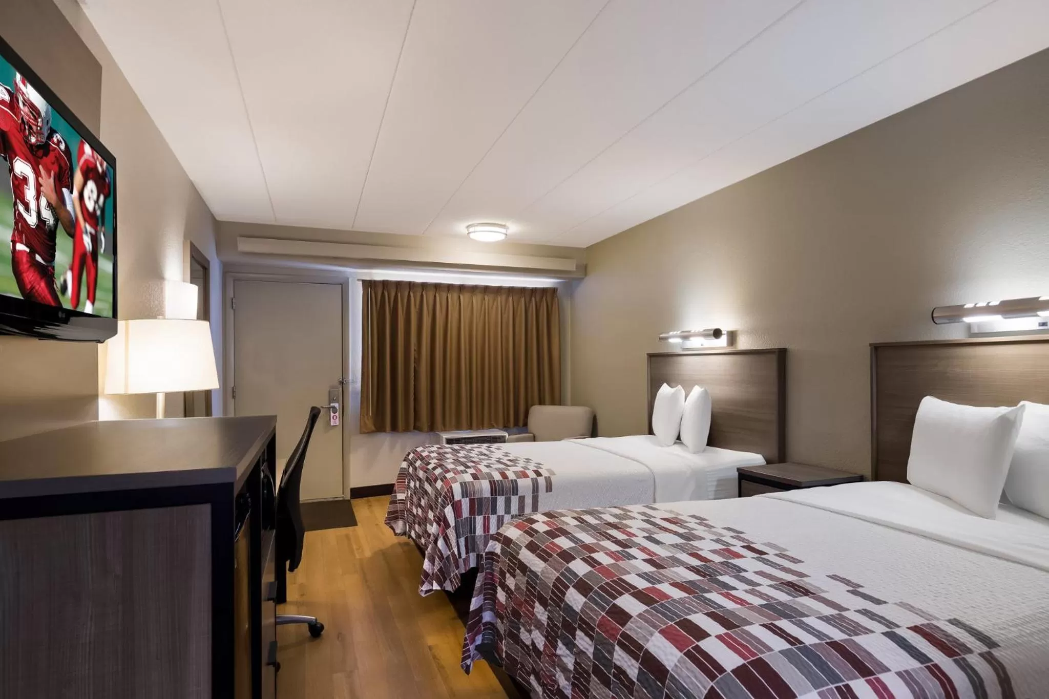 Photo of the whole room, Bed in Red Roof Inn Wilkes-Barre Arena