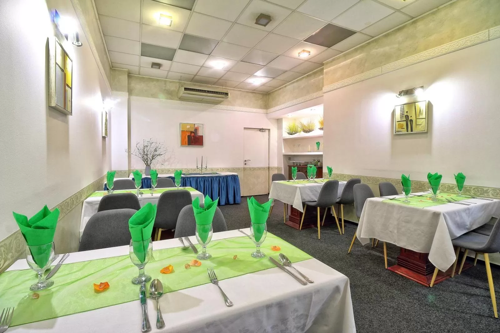 Restaurant/places to eat in Hotel Adamantino