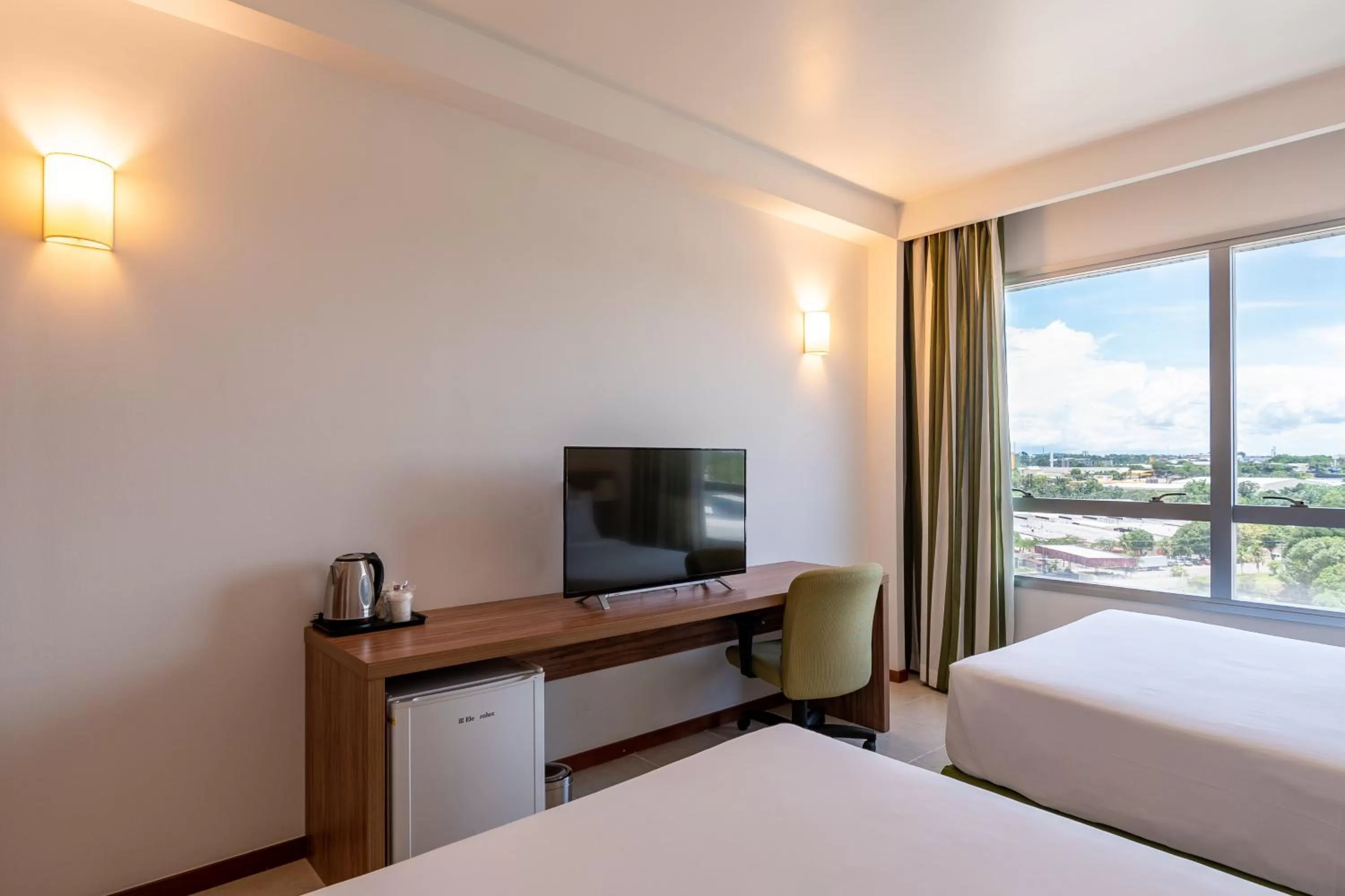 Photo of the whole room, Bed in Holiday Inn Manaus by IHG