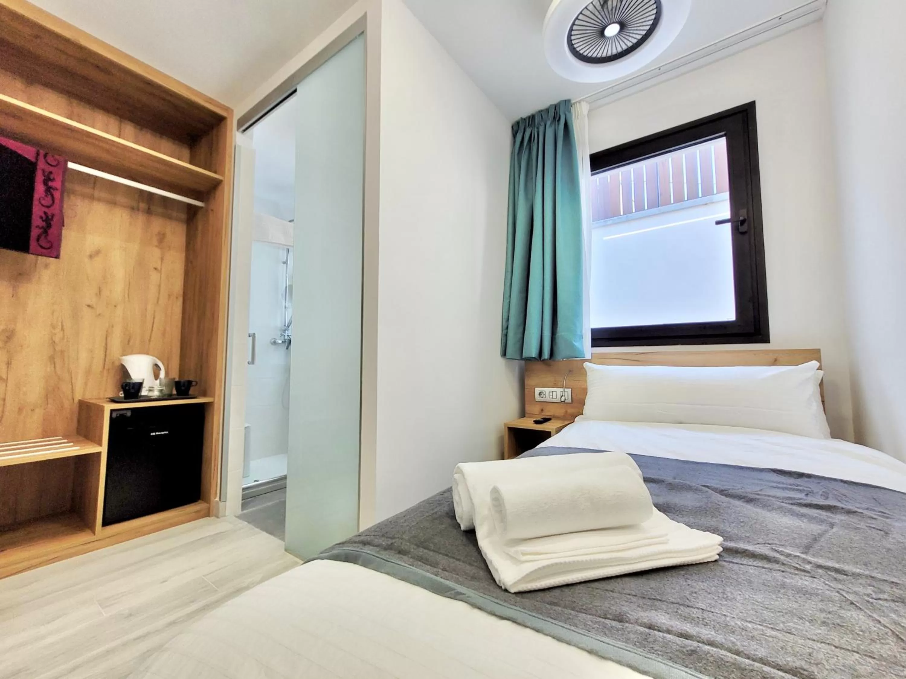 Restaurant/places to eat, Bed in Puerto Azul