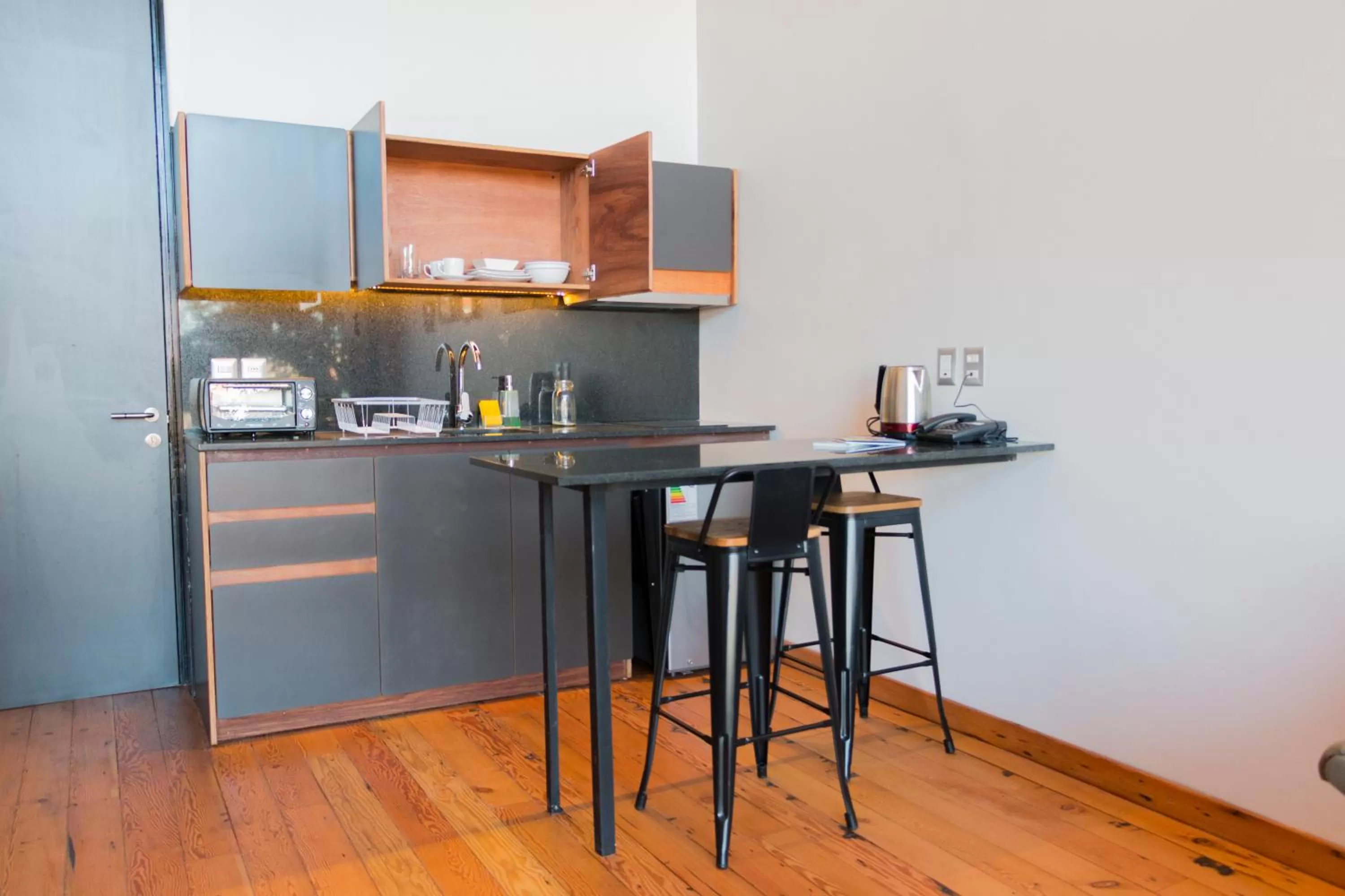 Kitchen or kitchenette, Kitchen/Kitchenette in Augusta Hotel