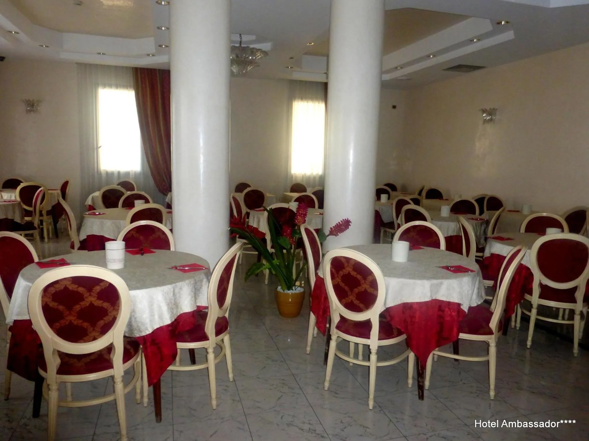 Restaurant/places to eat in Hotel Ambassador