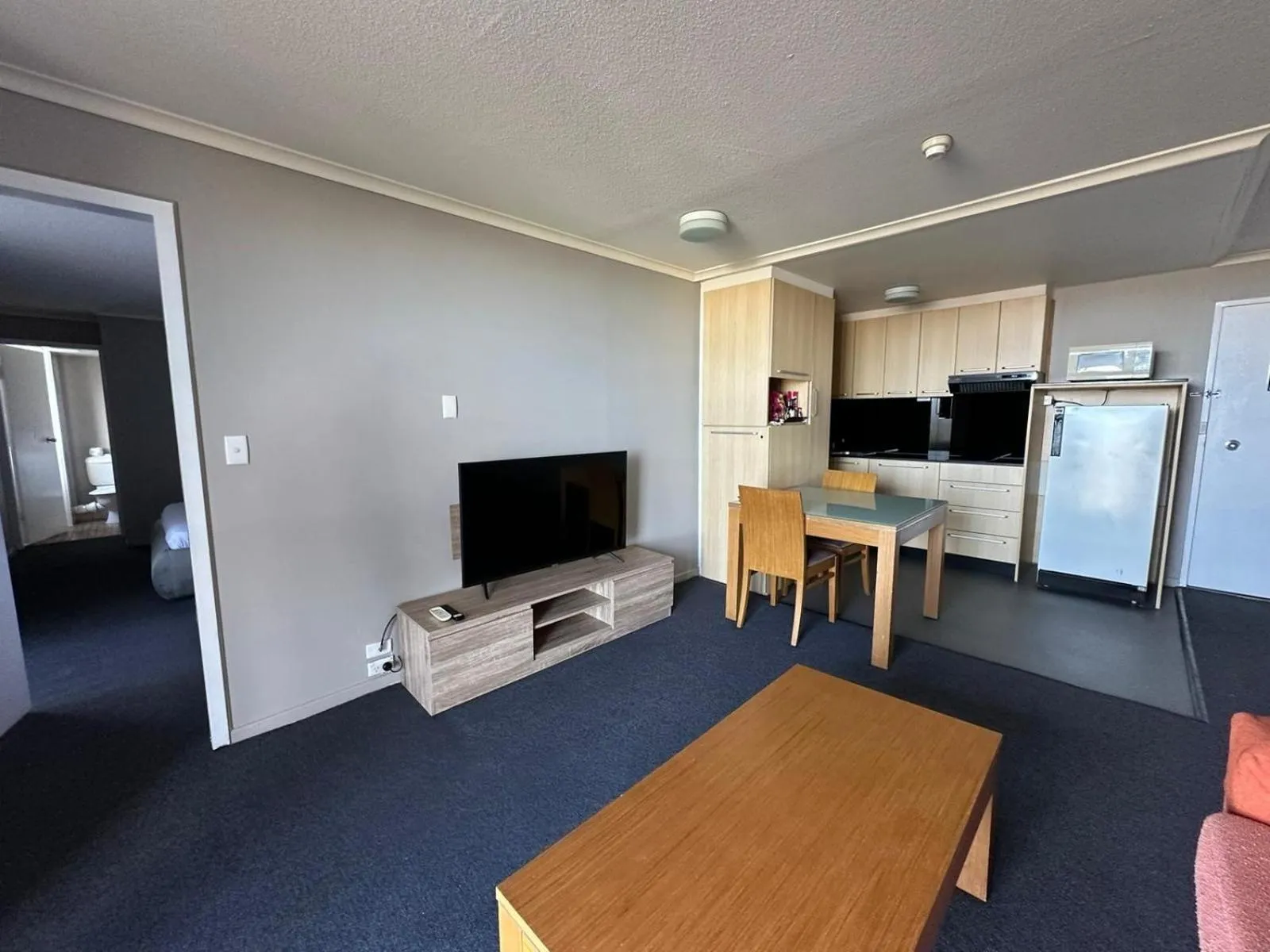 Living room, TV/Entertainment Center in Metro Hotel & Apartments Gladstone