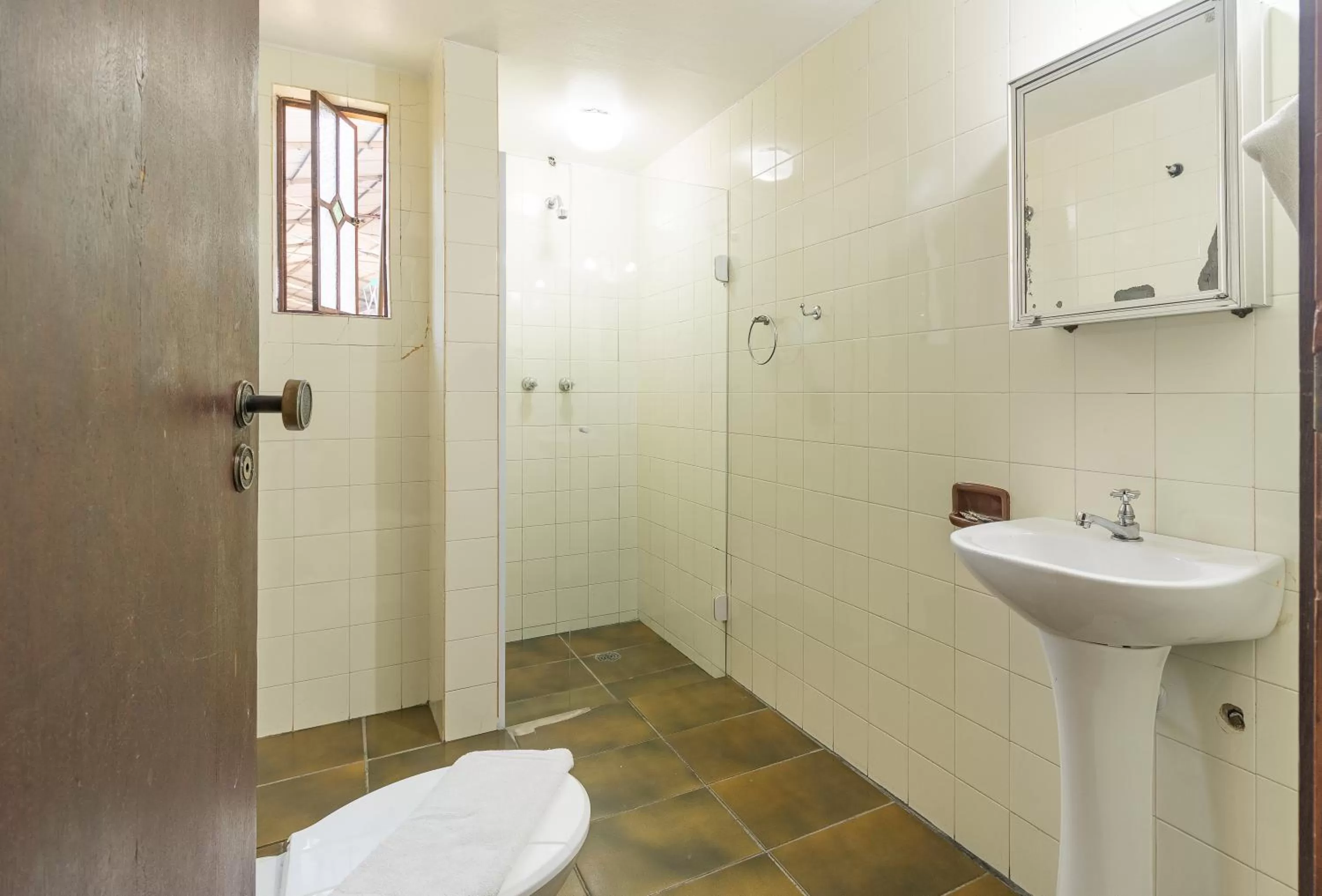 Shower in Pousada Casa Amarela