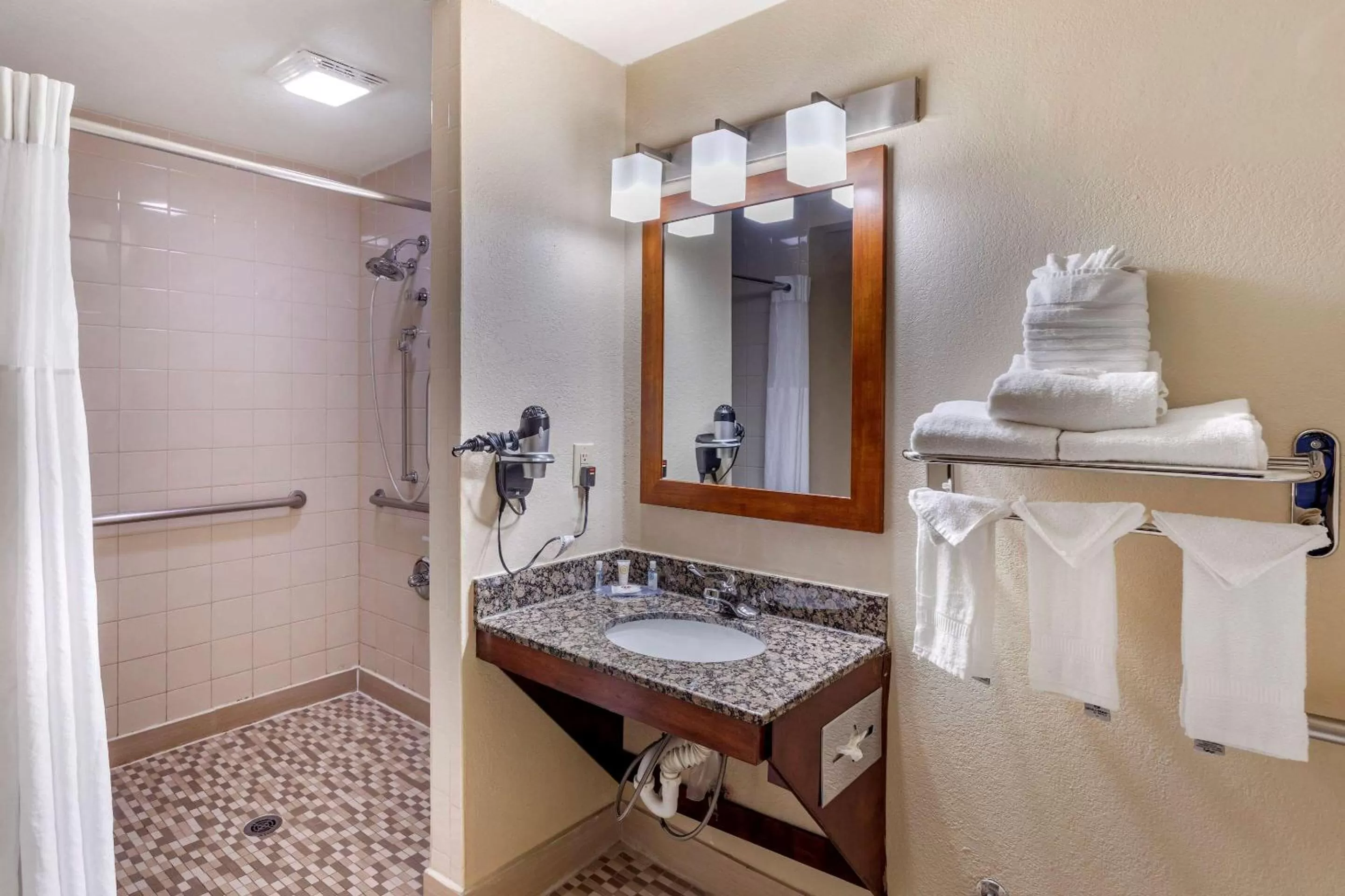 Shower in Comfort Inn Nashville West