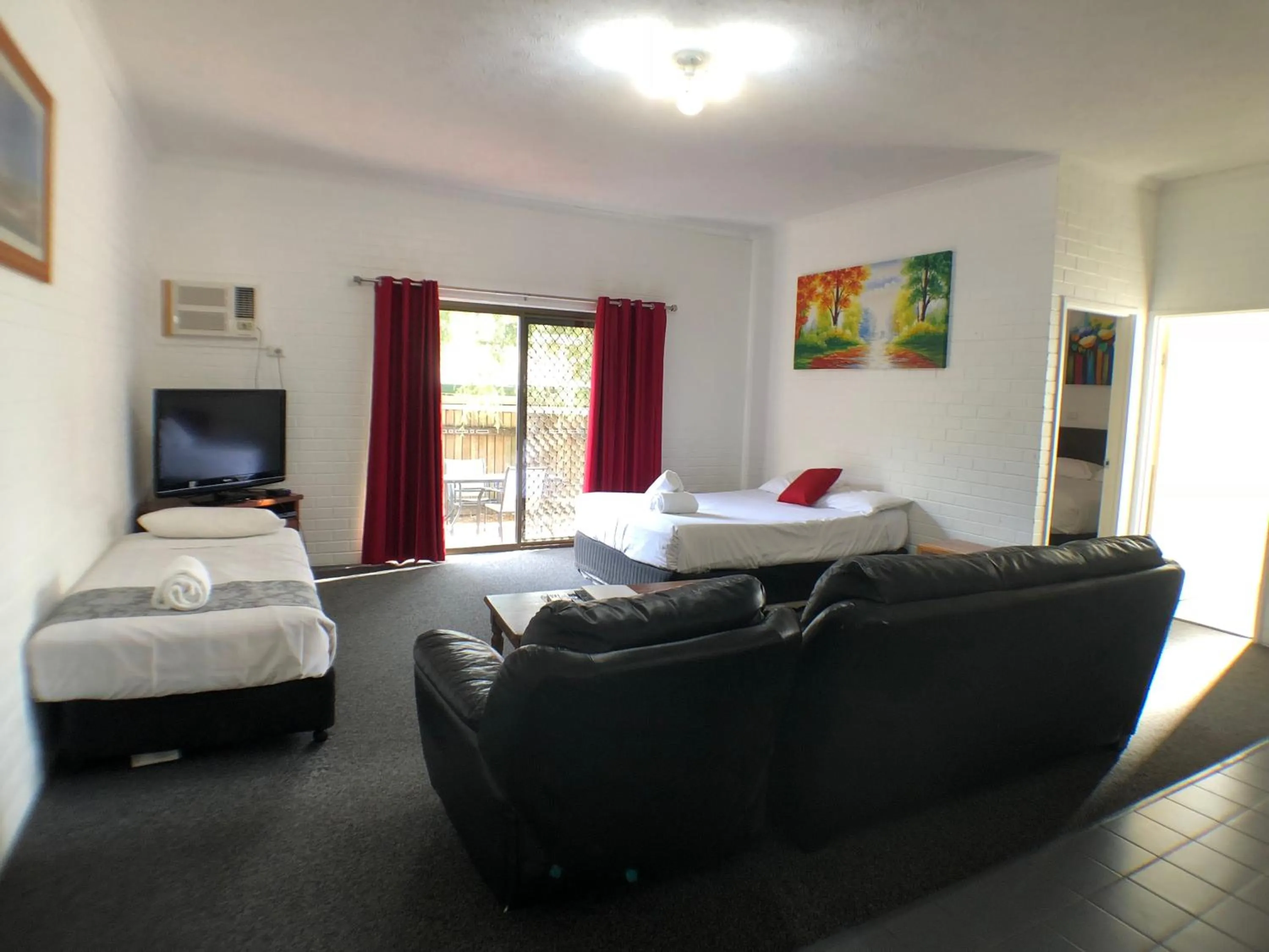 Bed in Allan Cunningham Motel