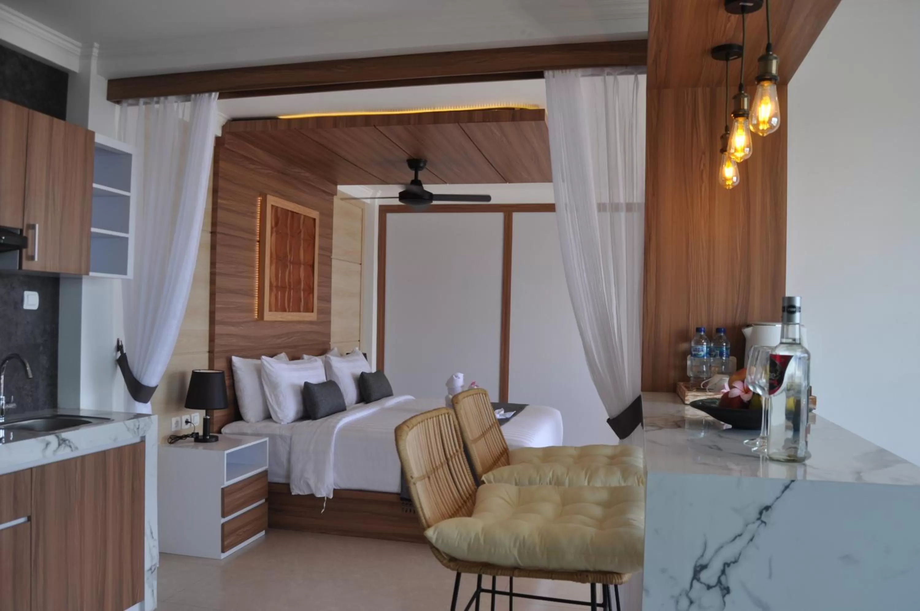 Living room, Bed in SUITE OCEAN BLUE