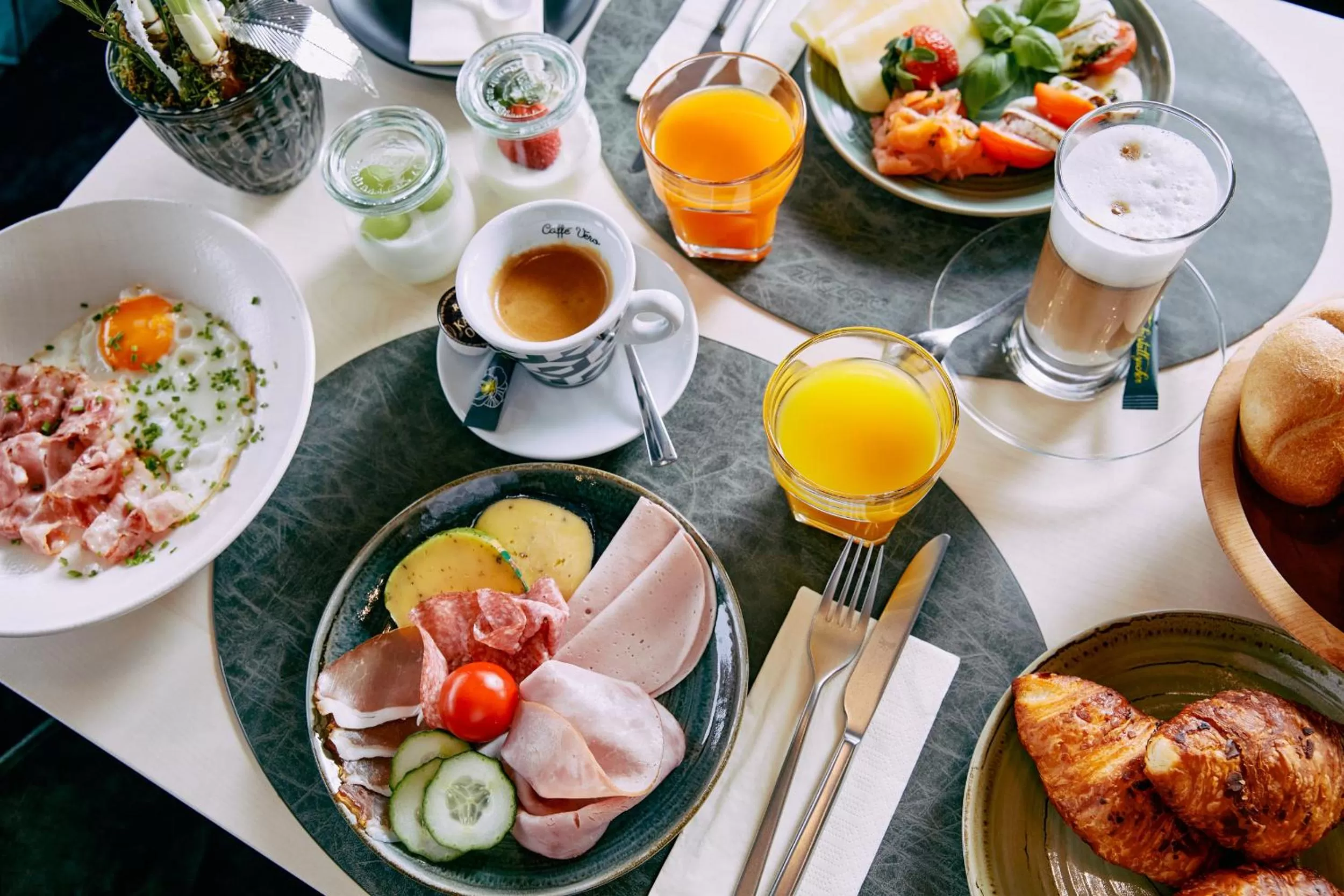 Restaurant/places to eat, Breakfast in Home suite home