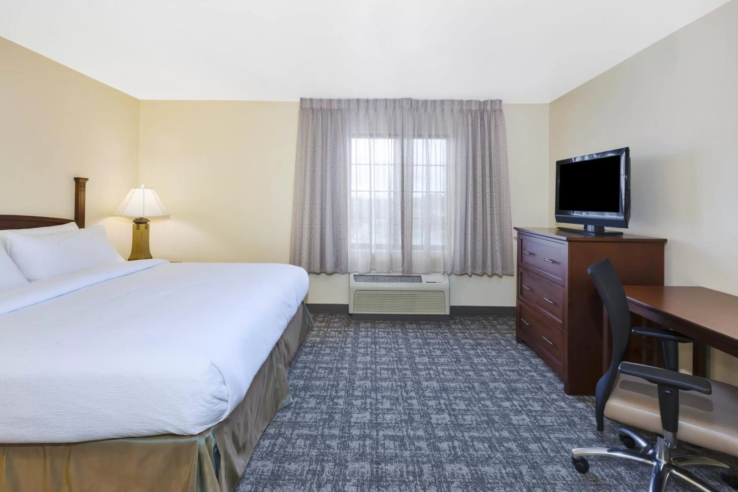 Photo of the whole room, Bed in Staybridge Suites Lansing-Okemos by IHG