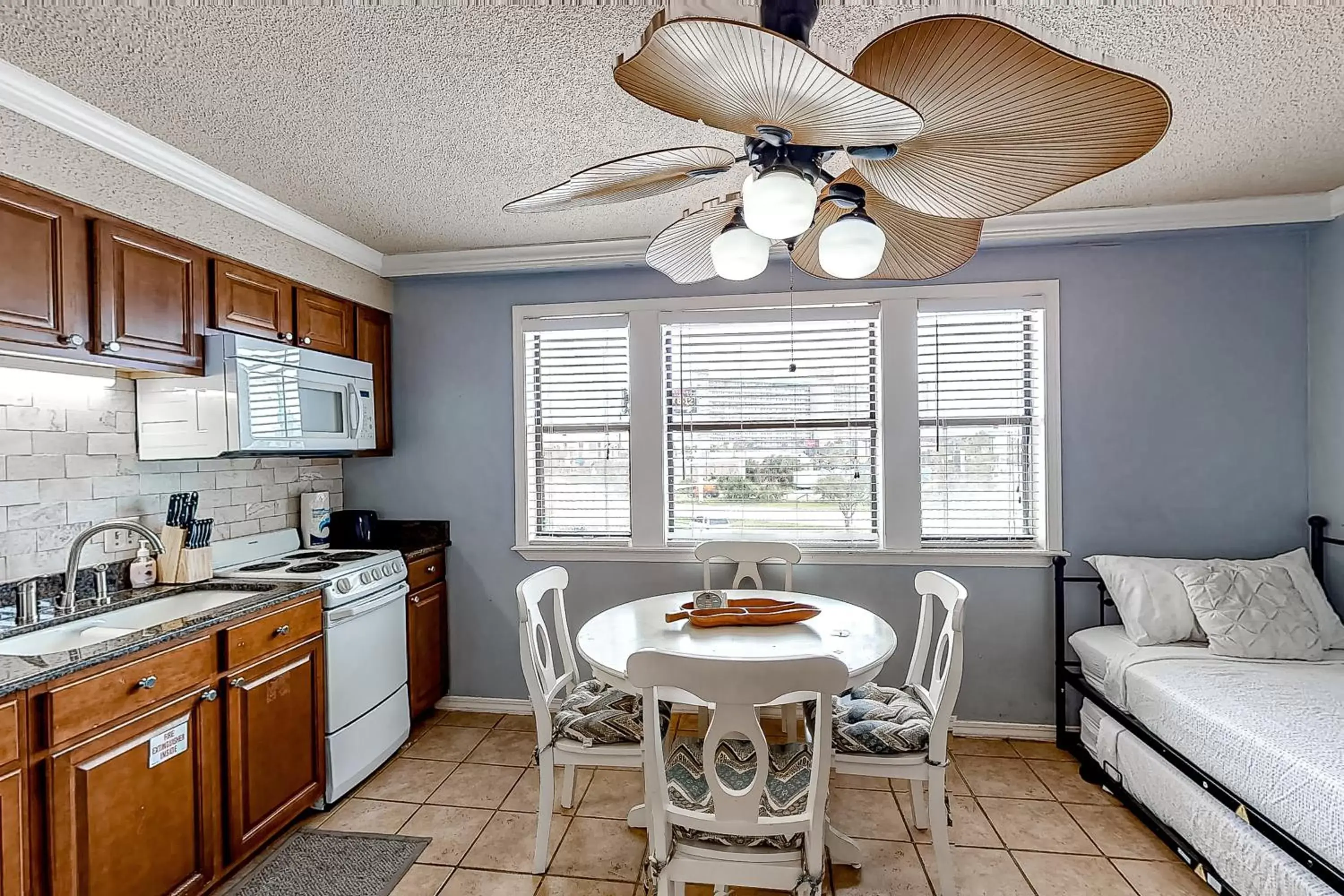 Studio in The Inn at St. Thomas Square #1208A Studio in The Inn at St. Thomas Square #1208A