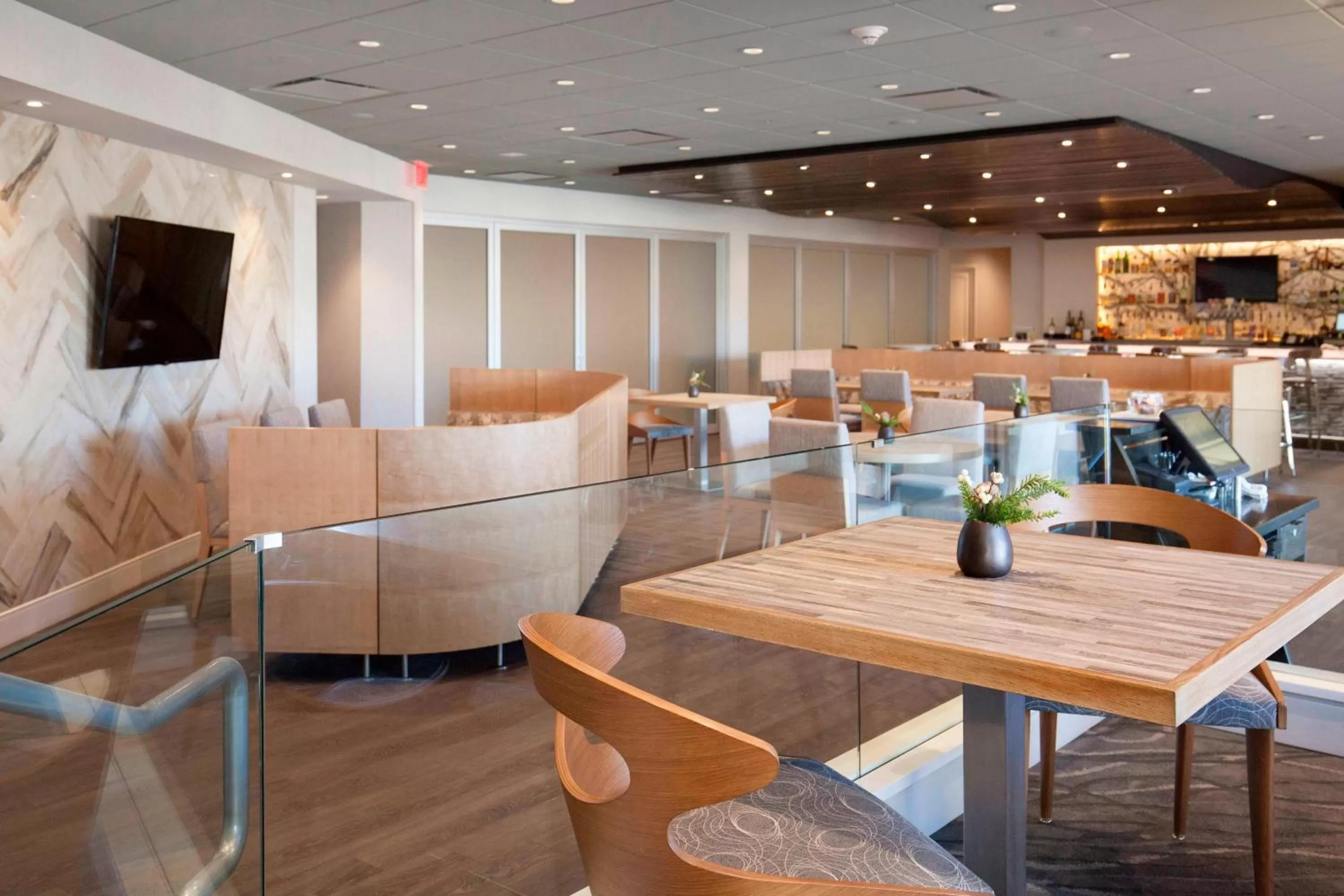 Lounge or bar in Rochester Airport Marriott