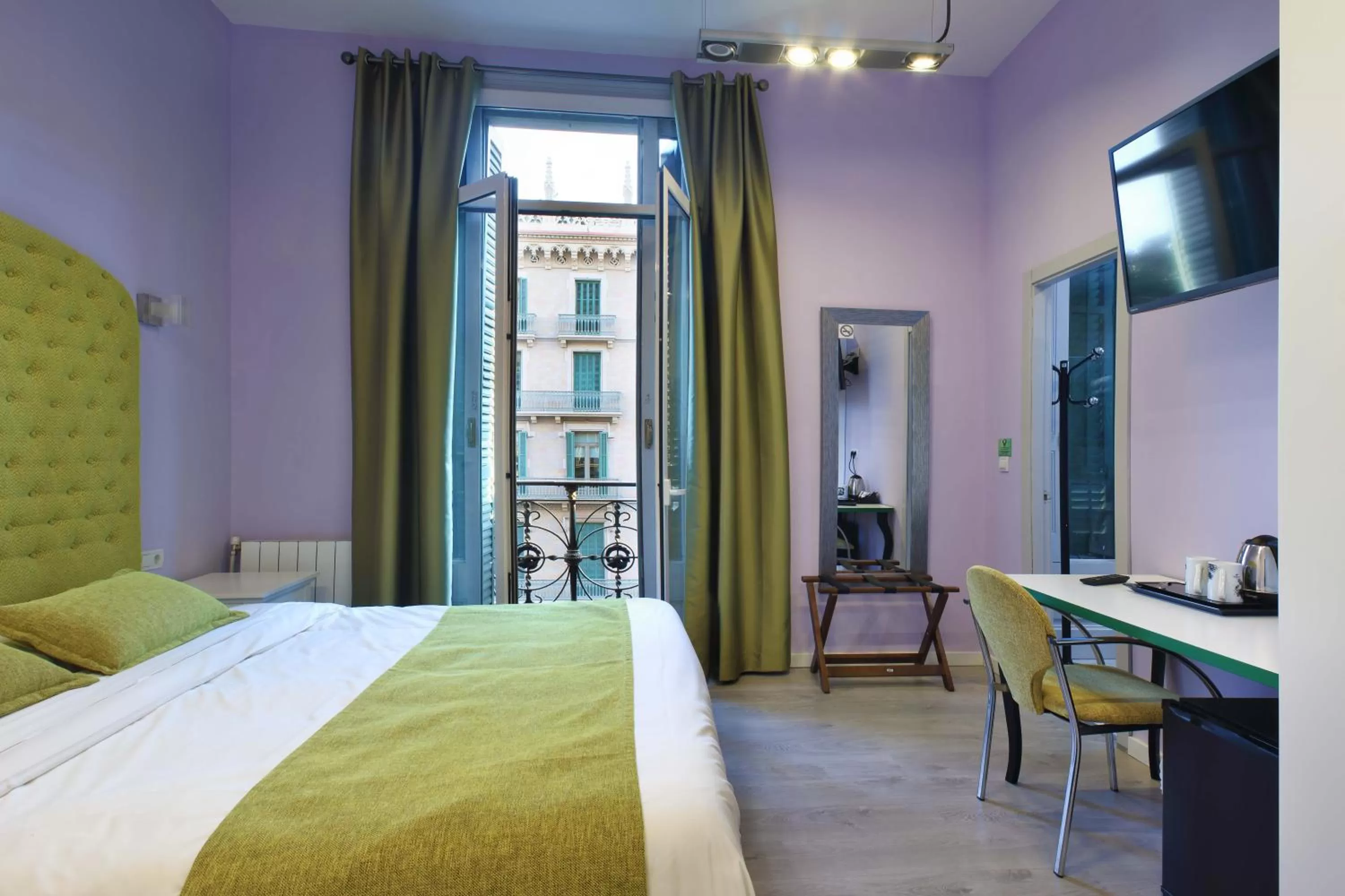 Decorative detail, Bed in Hotel Ginebra