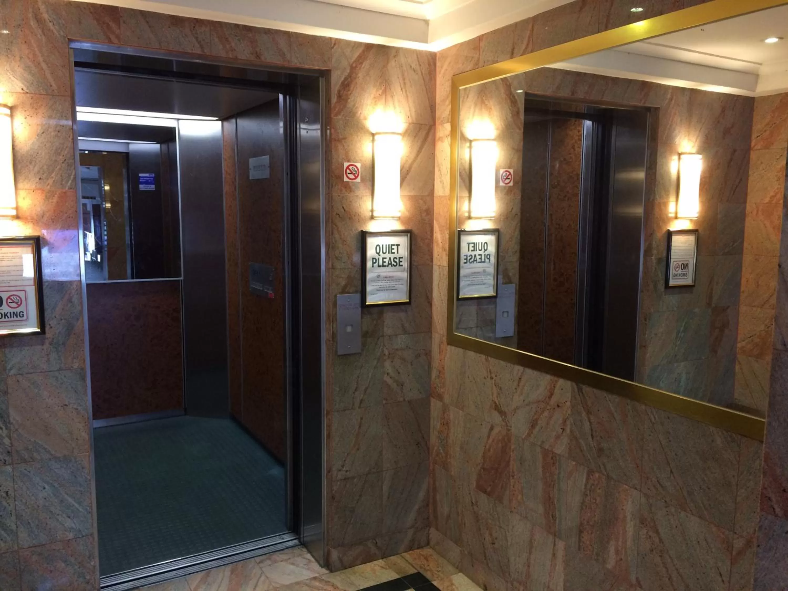 Facade/entrance in Edgecliff Lodge Motel