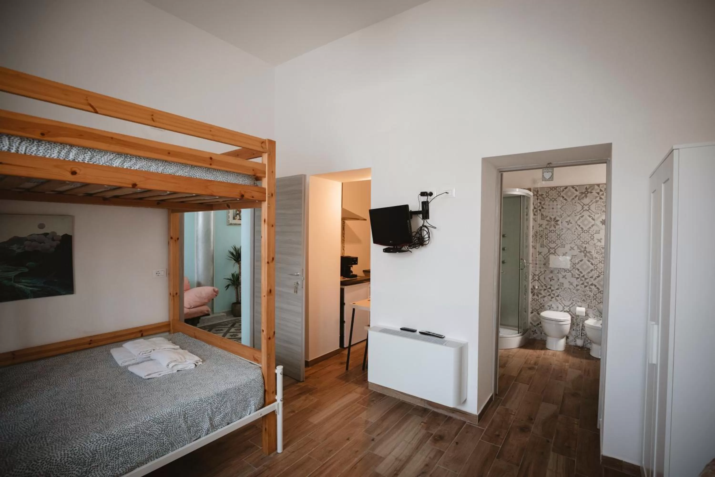 Photo of the whole room, Bed in Villa Valentina Versilia