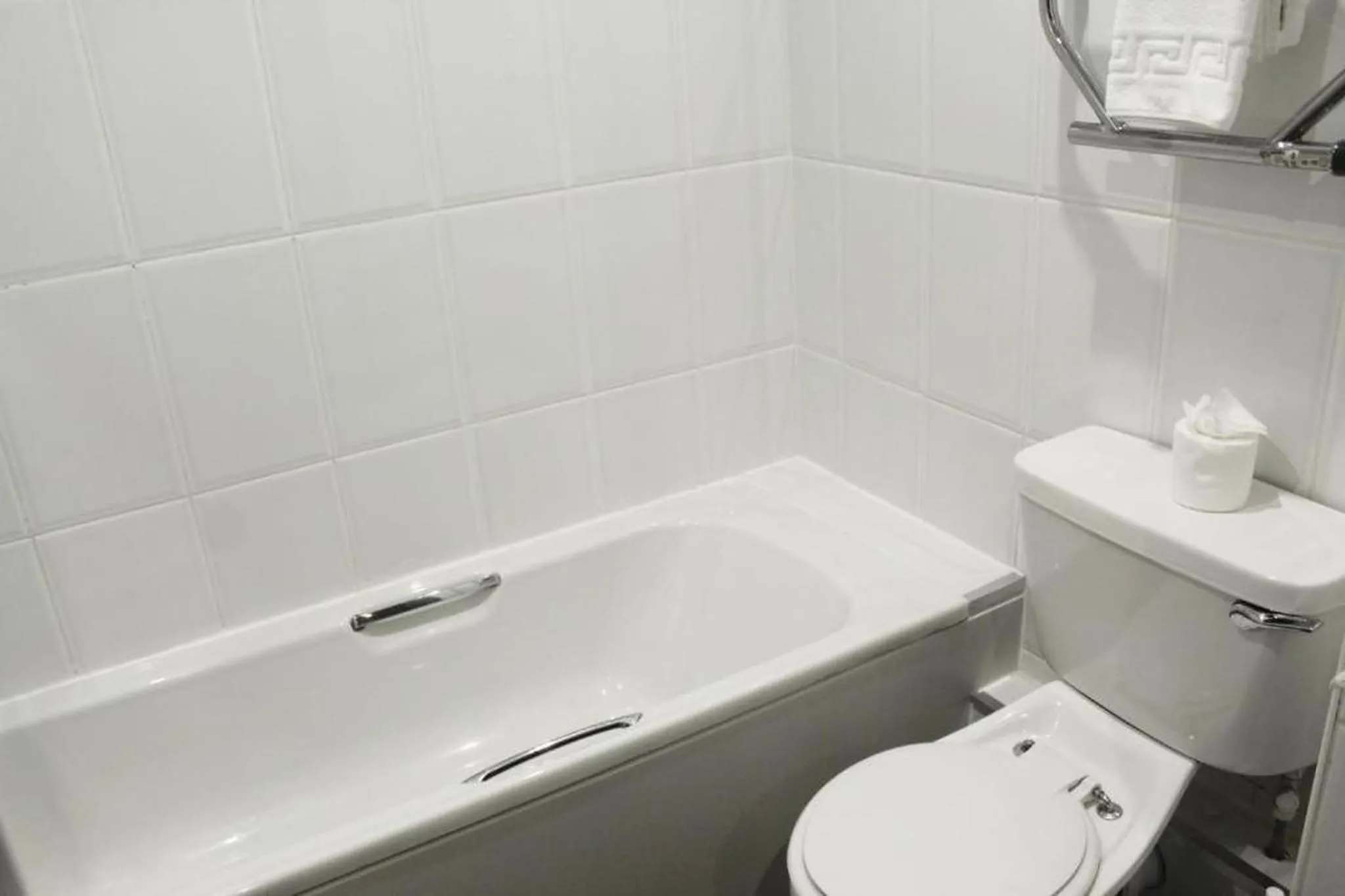 Bathroom in Devoncove Hotel Glasgow