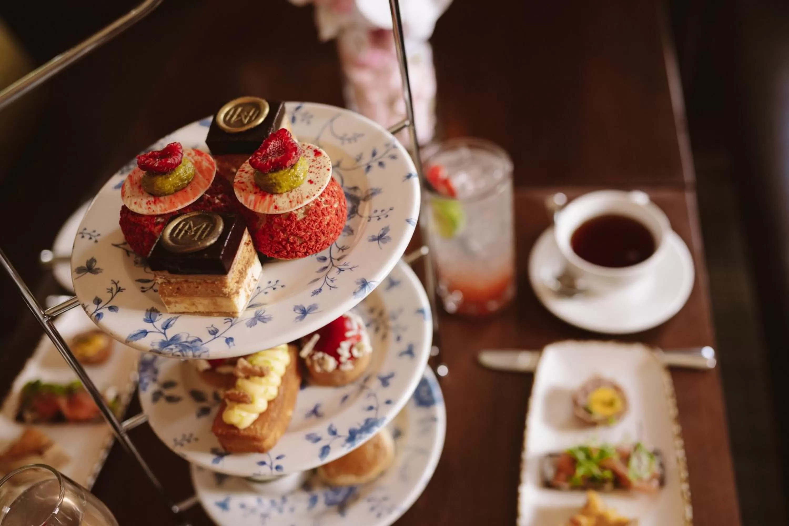 Food and drinks in Meldrum House Hotel Golf And Country Estate