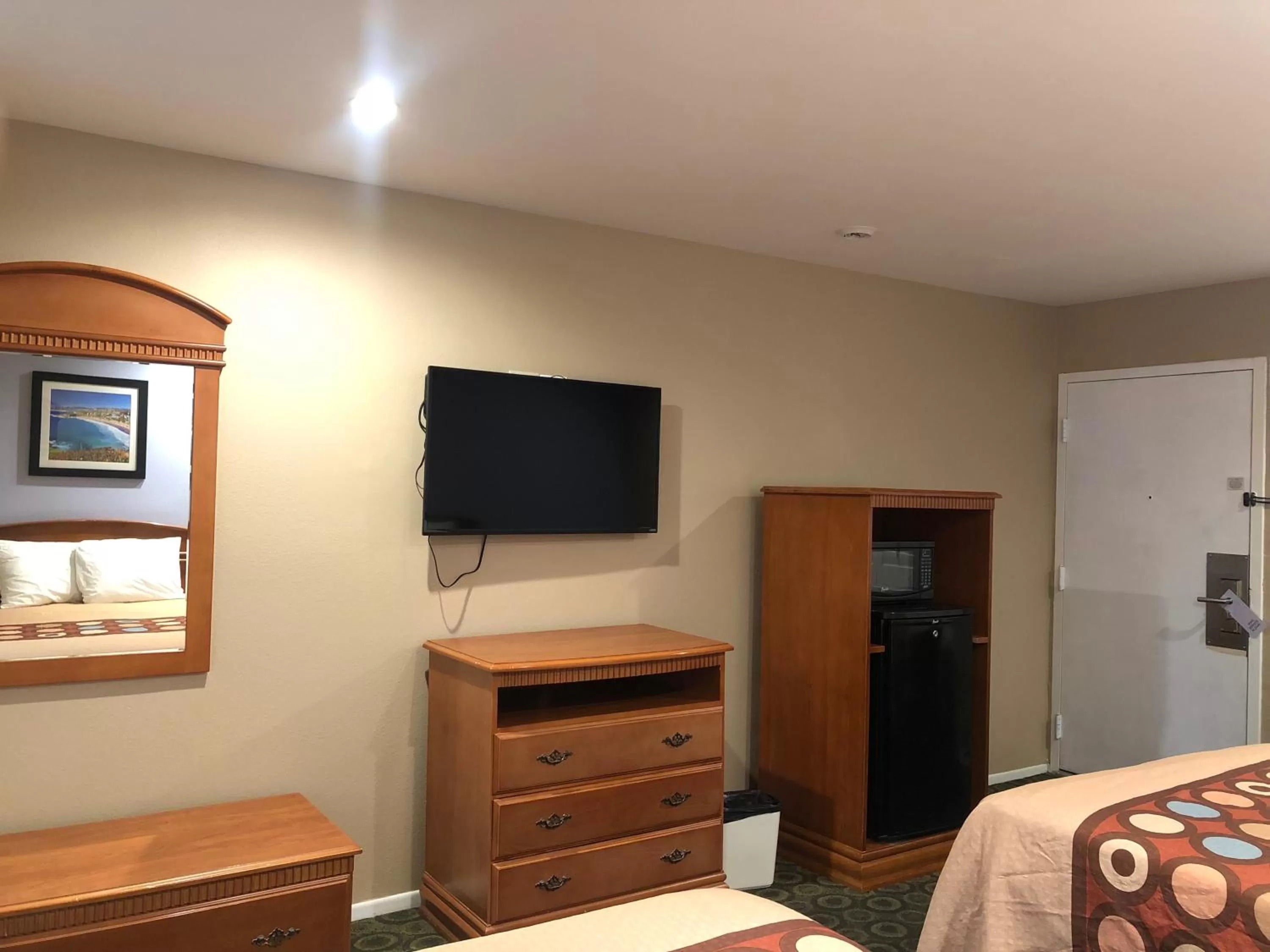 Bed in Orange Tustin Inn in Orange