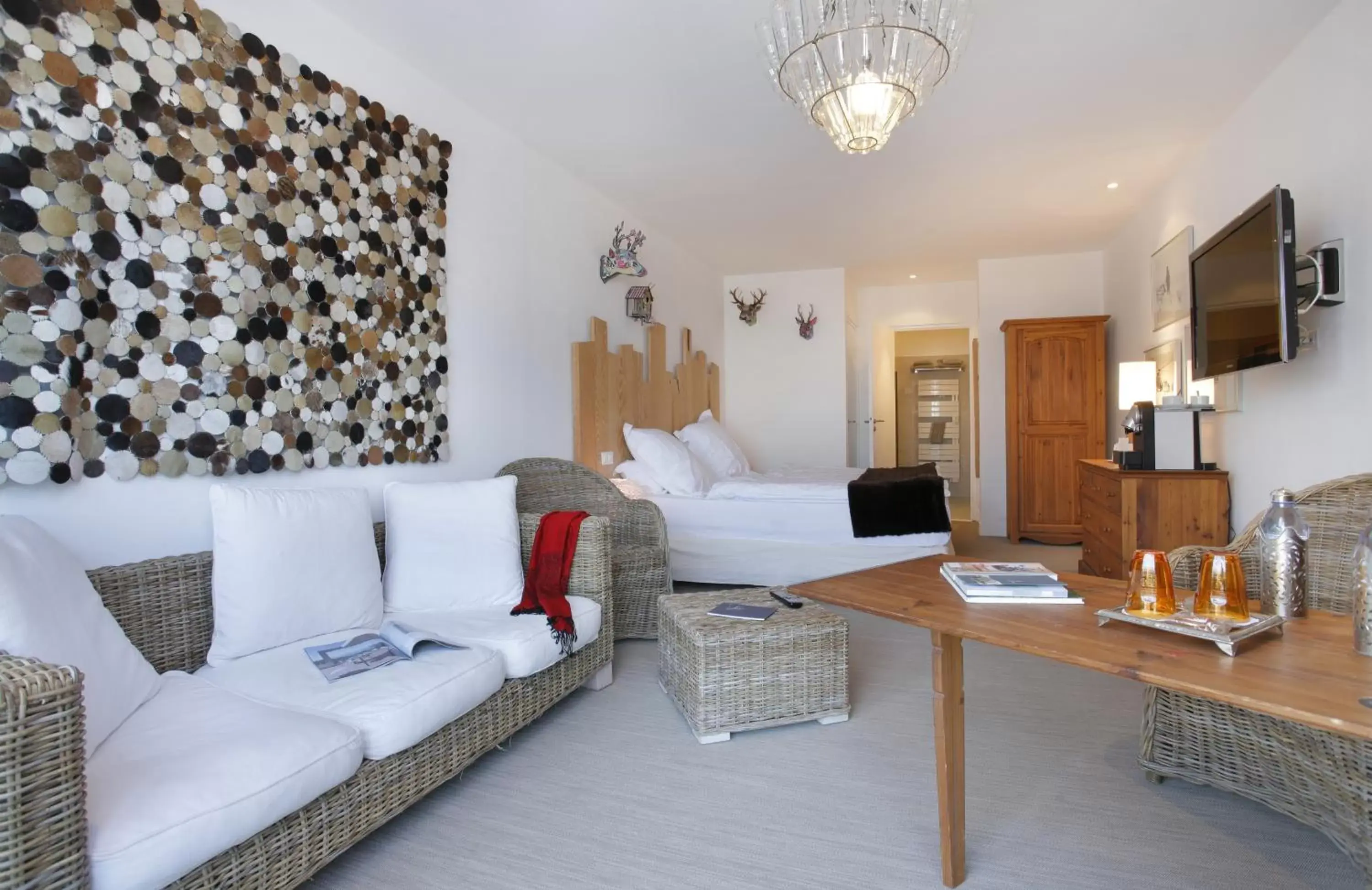 Deluxe Room in The Originals Hôtel Le Cise Restaurant Chambres et Suites Deluxe Room in The Originals Hôtel Le Cise Restaurant Chambres et Suites