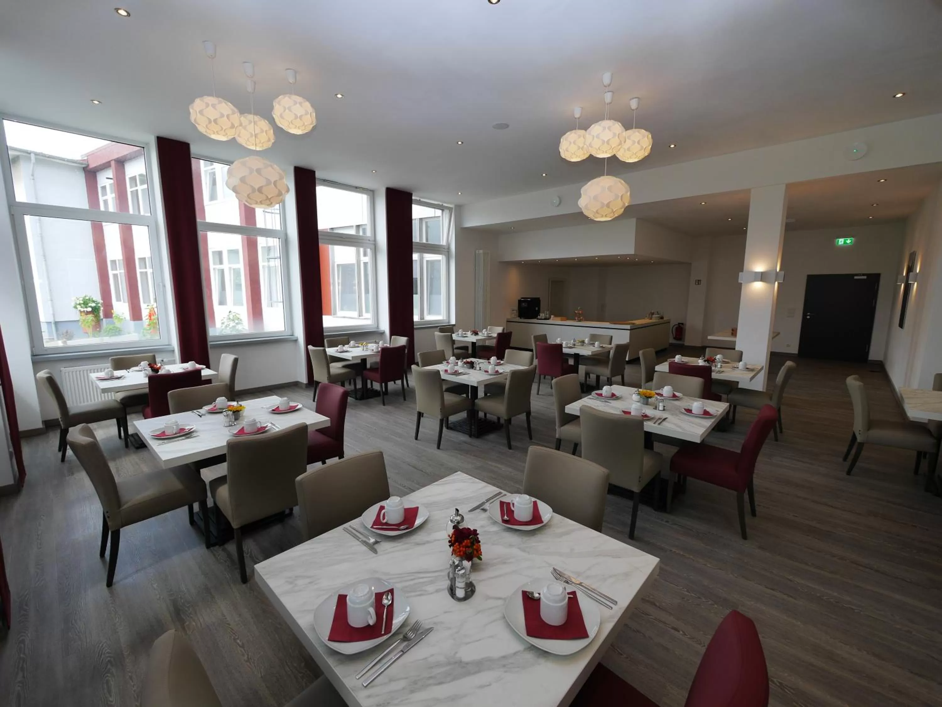 Restaurant/places to eat in Ruhr Inn Hotel