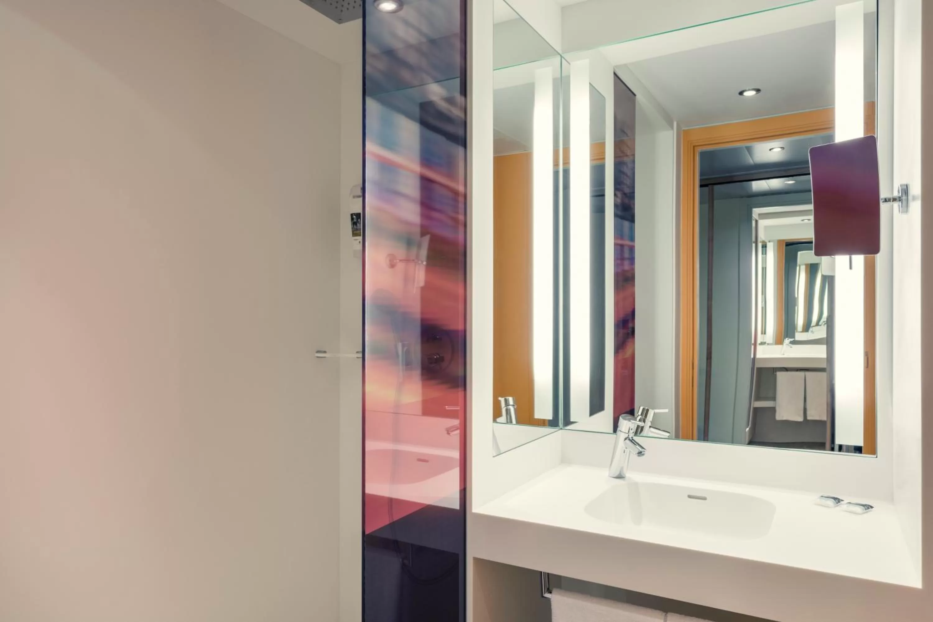 Bathroom in Mercure Paris Boulogne