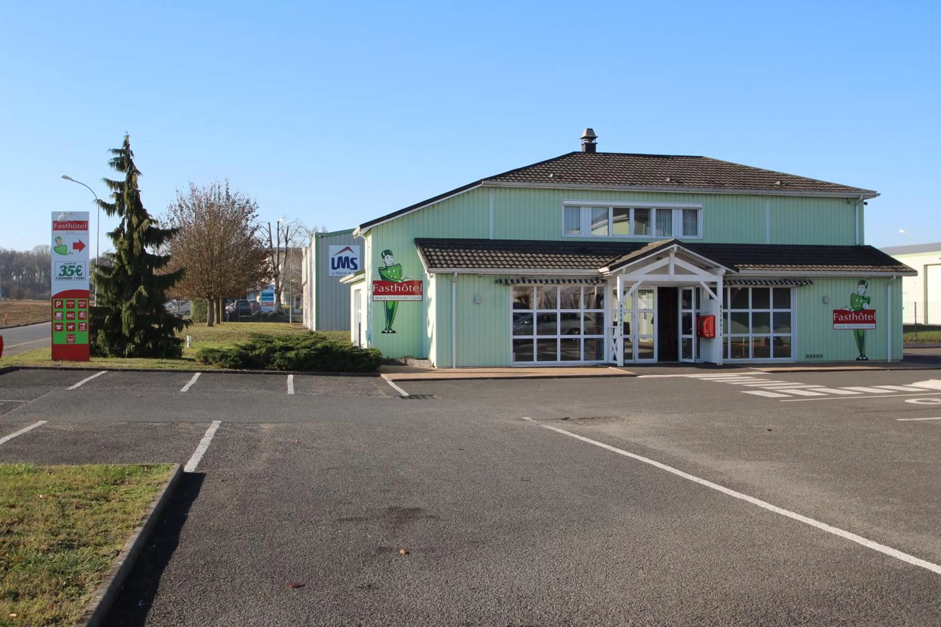Facade/entrance in Fasthotel Tours Sud