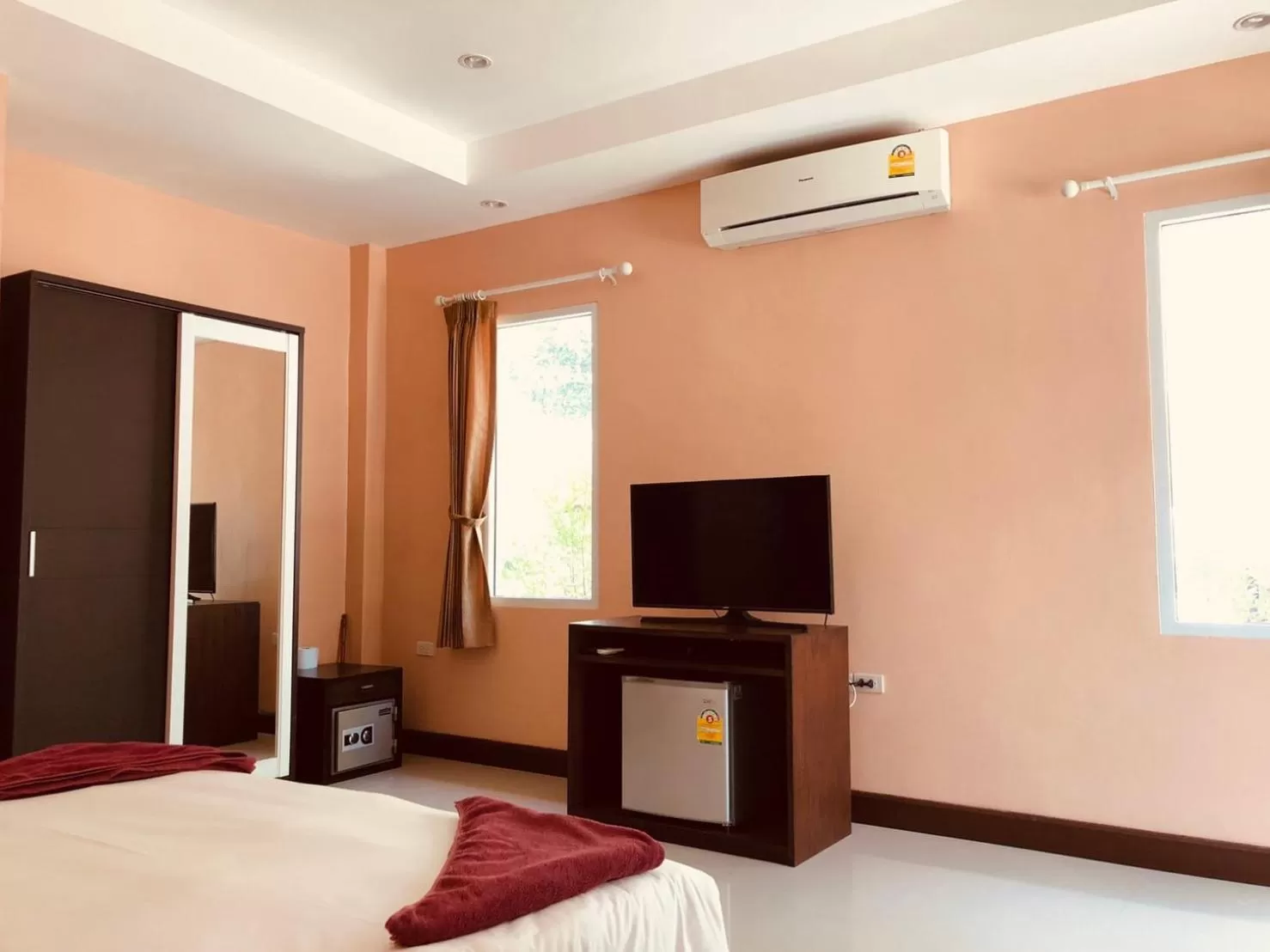 TV/Entertainment Center in Ao Thong beach Bungalows