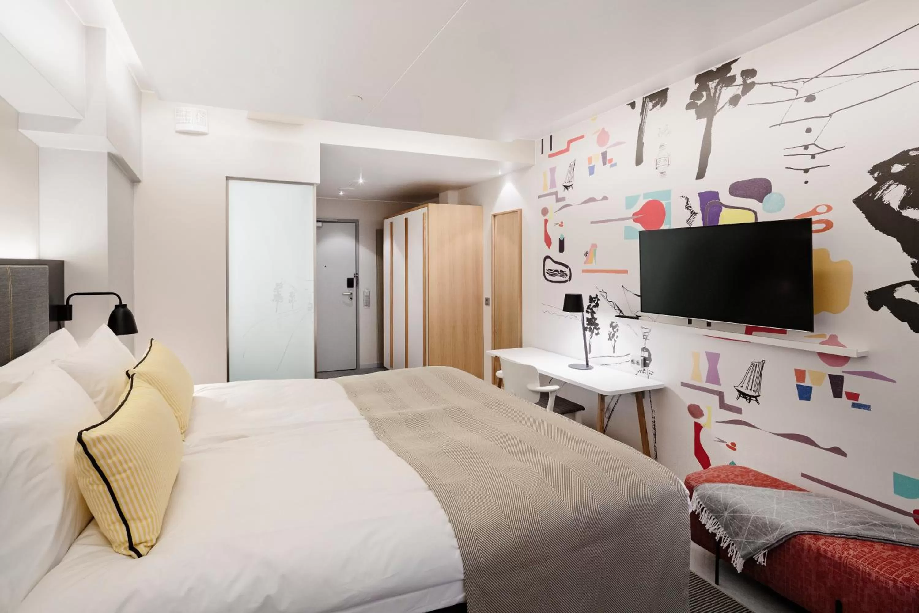 Photo of the whole room, Bed in Hotel Indigo Helsinki-Boulevard by IHG