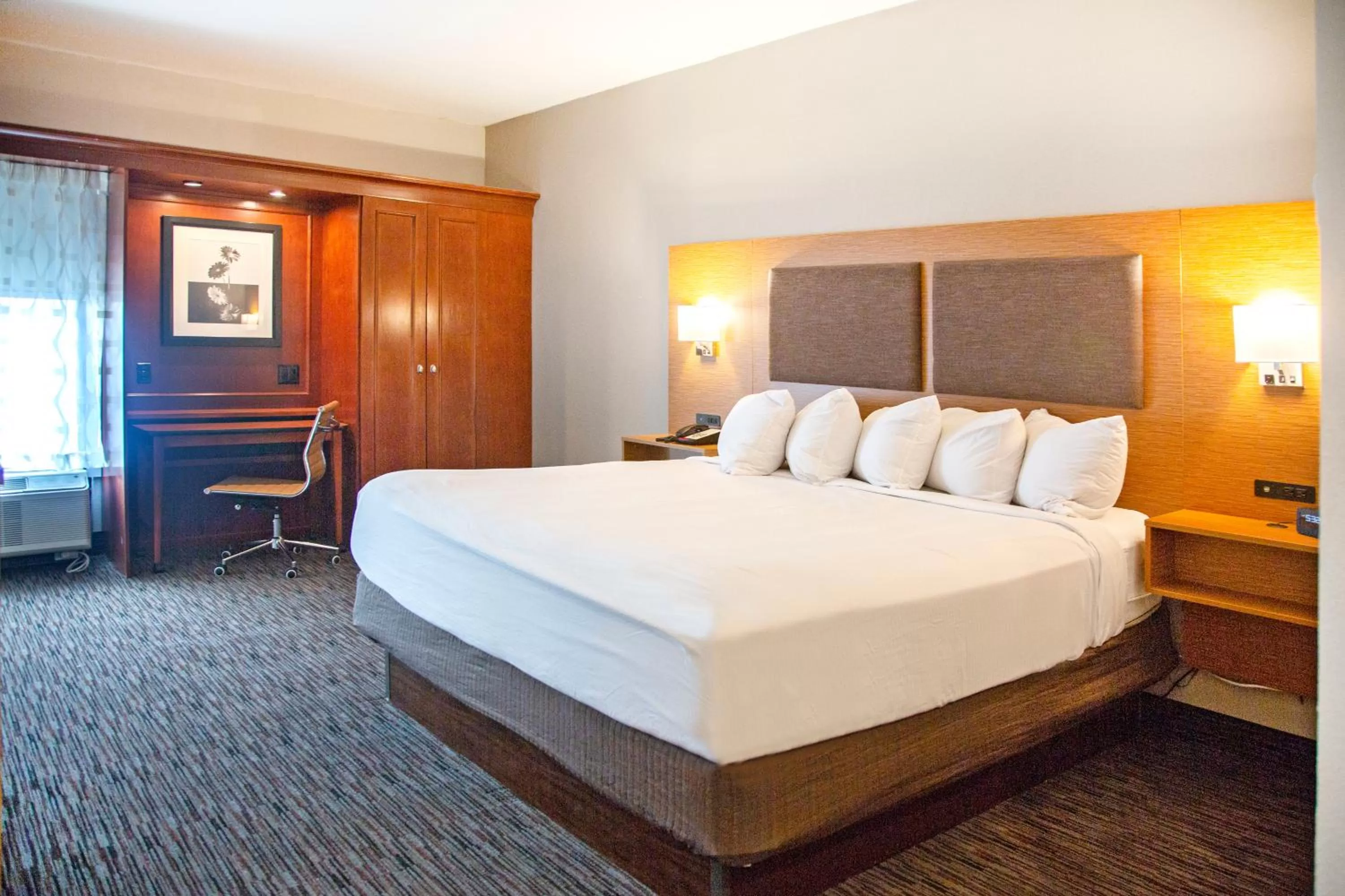 Bed in MainStay Suites Springfield IL