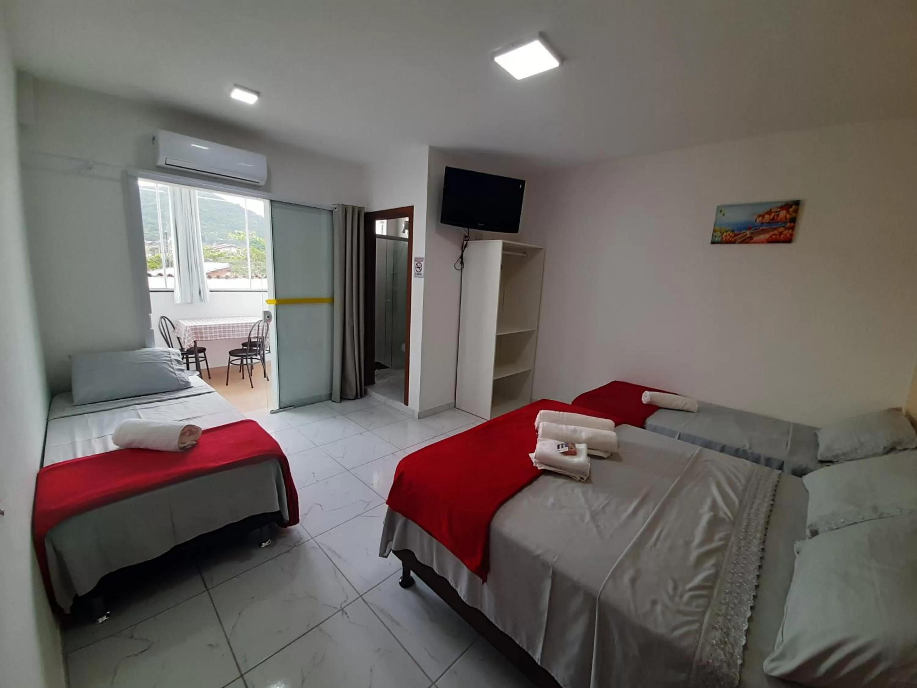 Bed in PENHAFLAT, STUDIO COMPLÉTO, C GARAGEM , A 700 m do parque e 120 m da praia