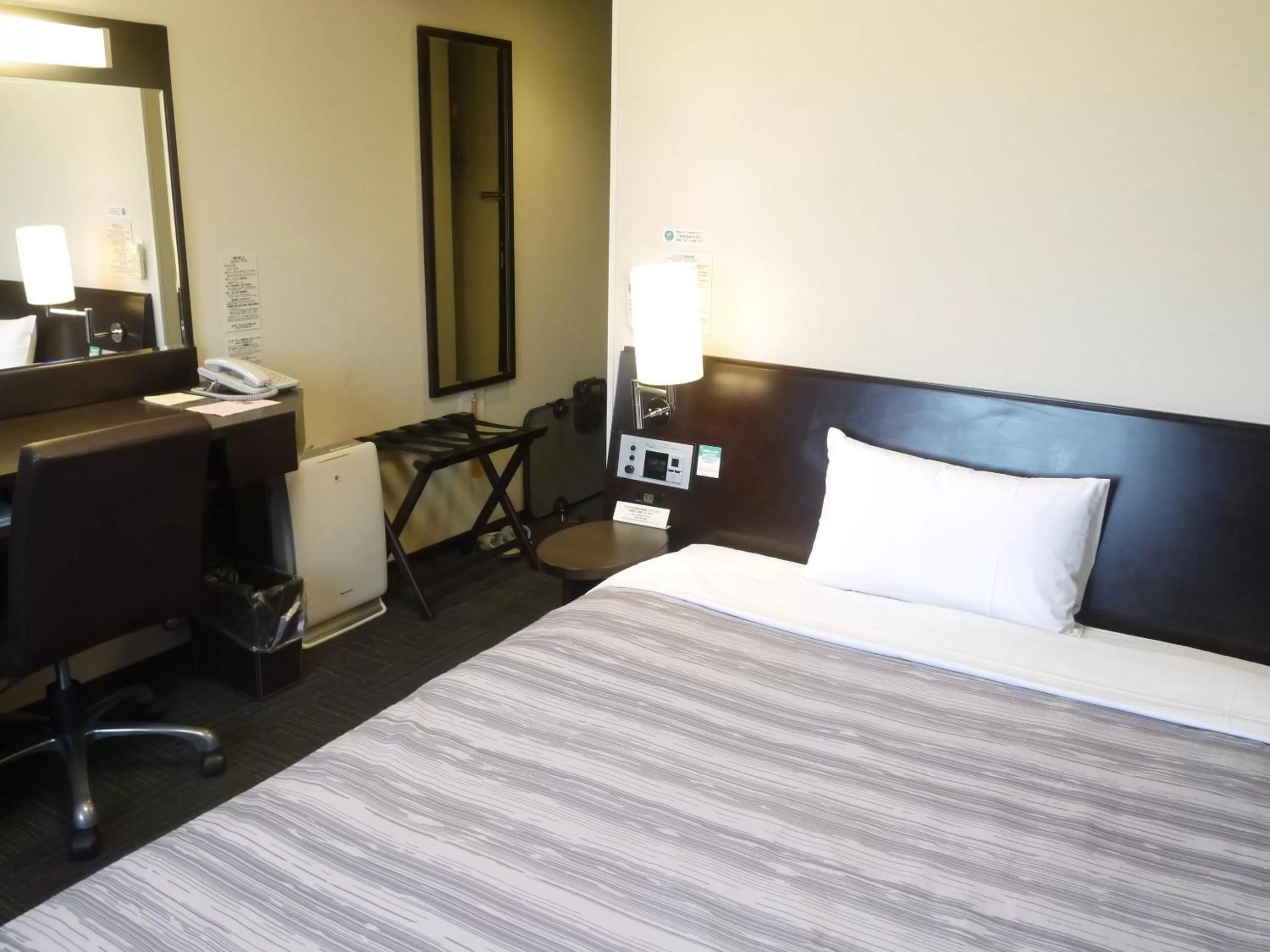 Bed in Route Inn Grantia Wakuranoyado Igauenojomae