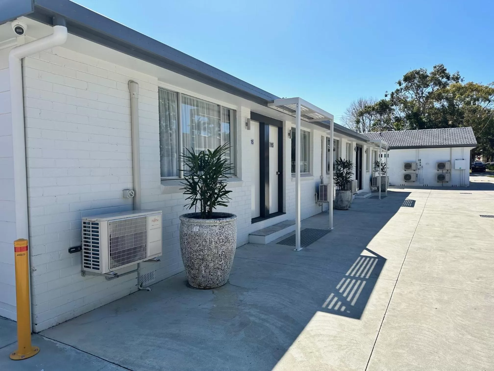 Property building in Surf Beach Motel Port