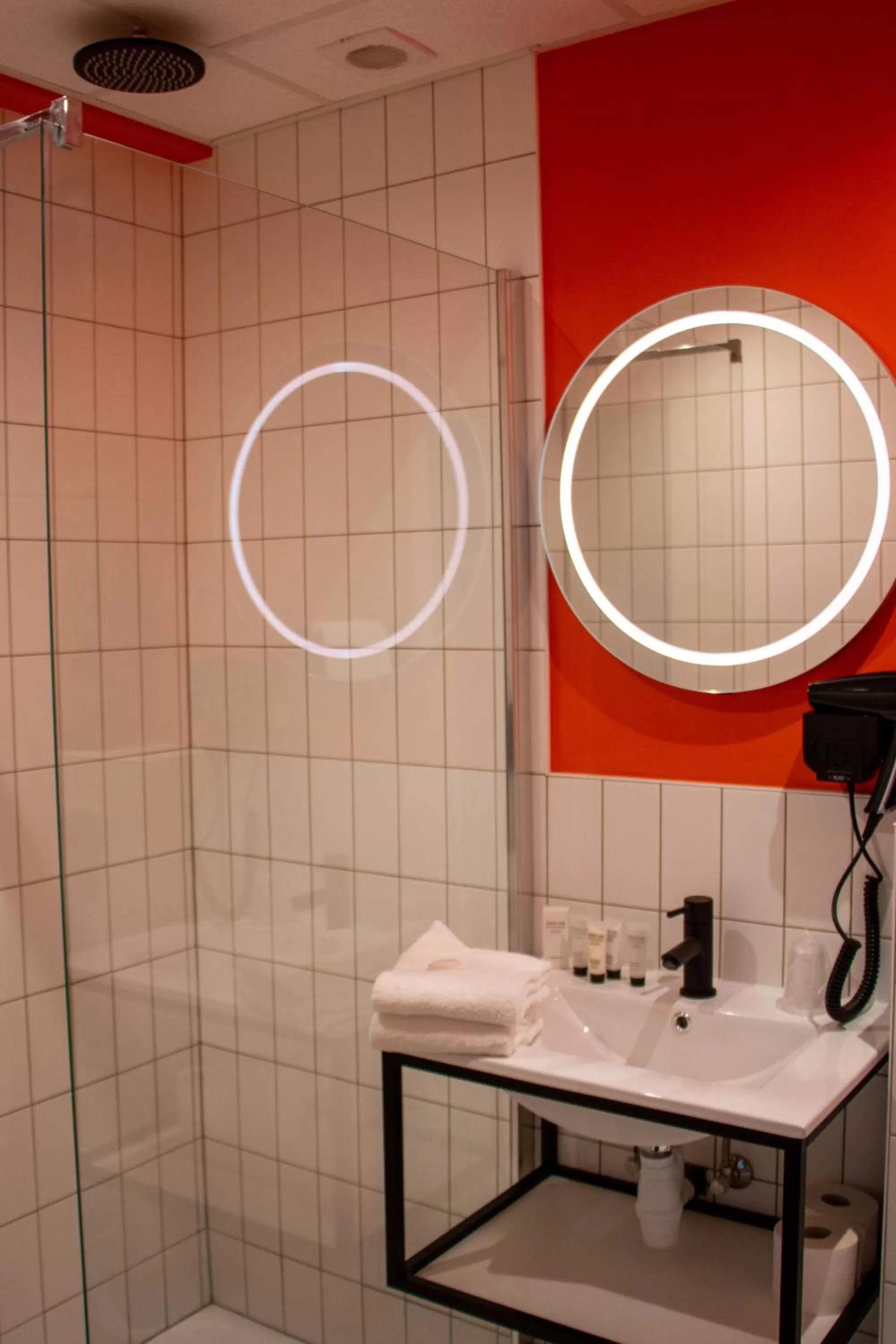 Bathroom in Prado Next Door