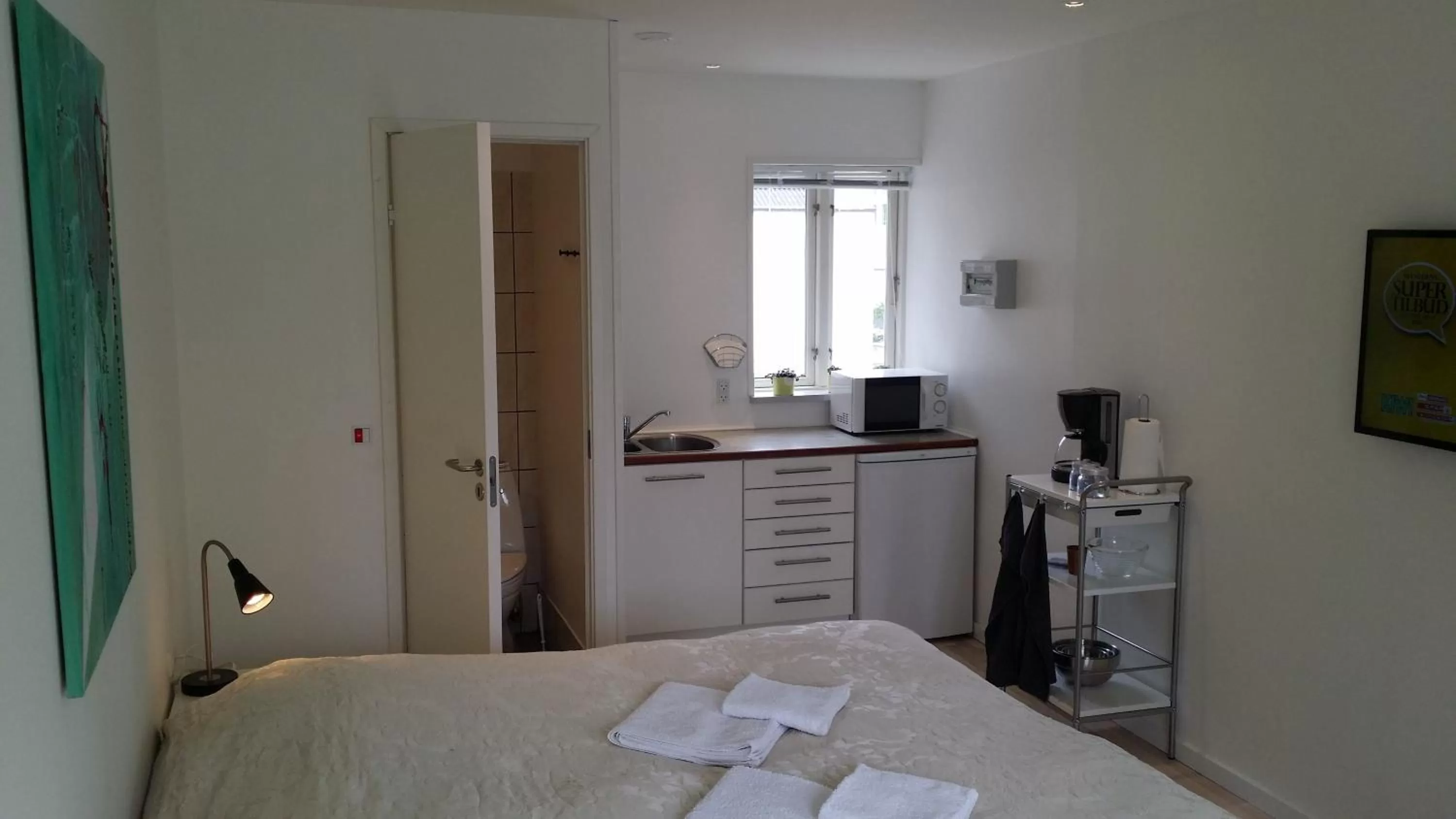 Photo of the whole room, Kitchen/Kitchenette in EngholmBB