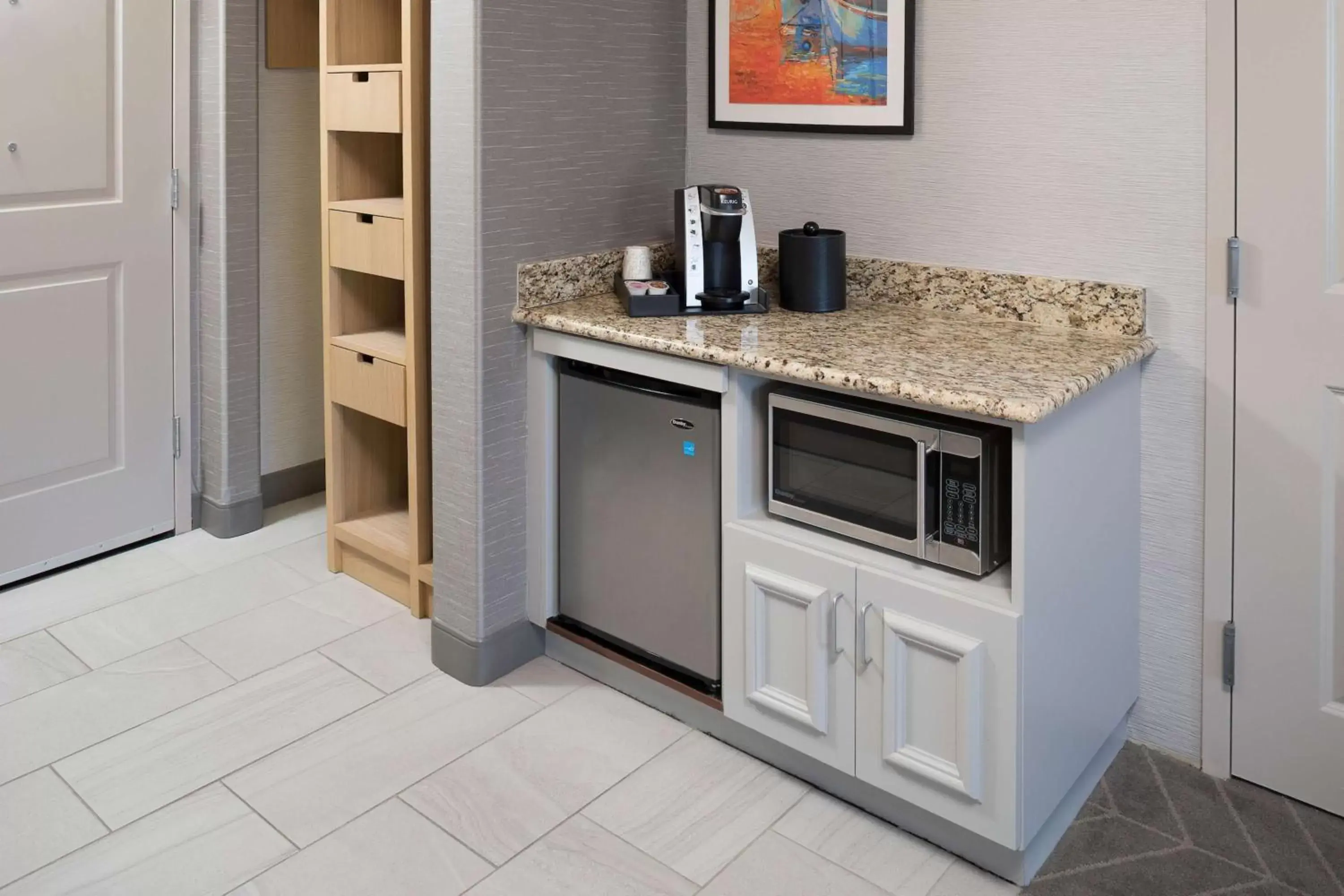 King Room with Tub - Mobility and Hearing Access in Hilton Garden Inn Sioux City Riverfront King Room with Tub - Mobility and Hearing Access in Hilton Garden Inn Sioux City Riverfront