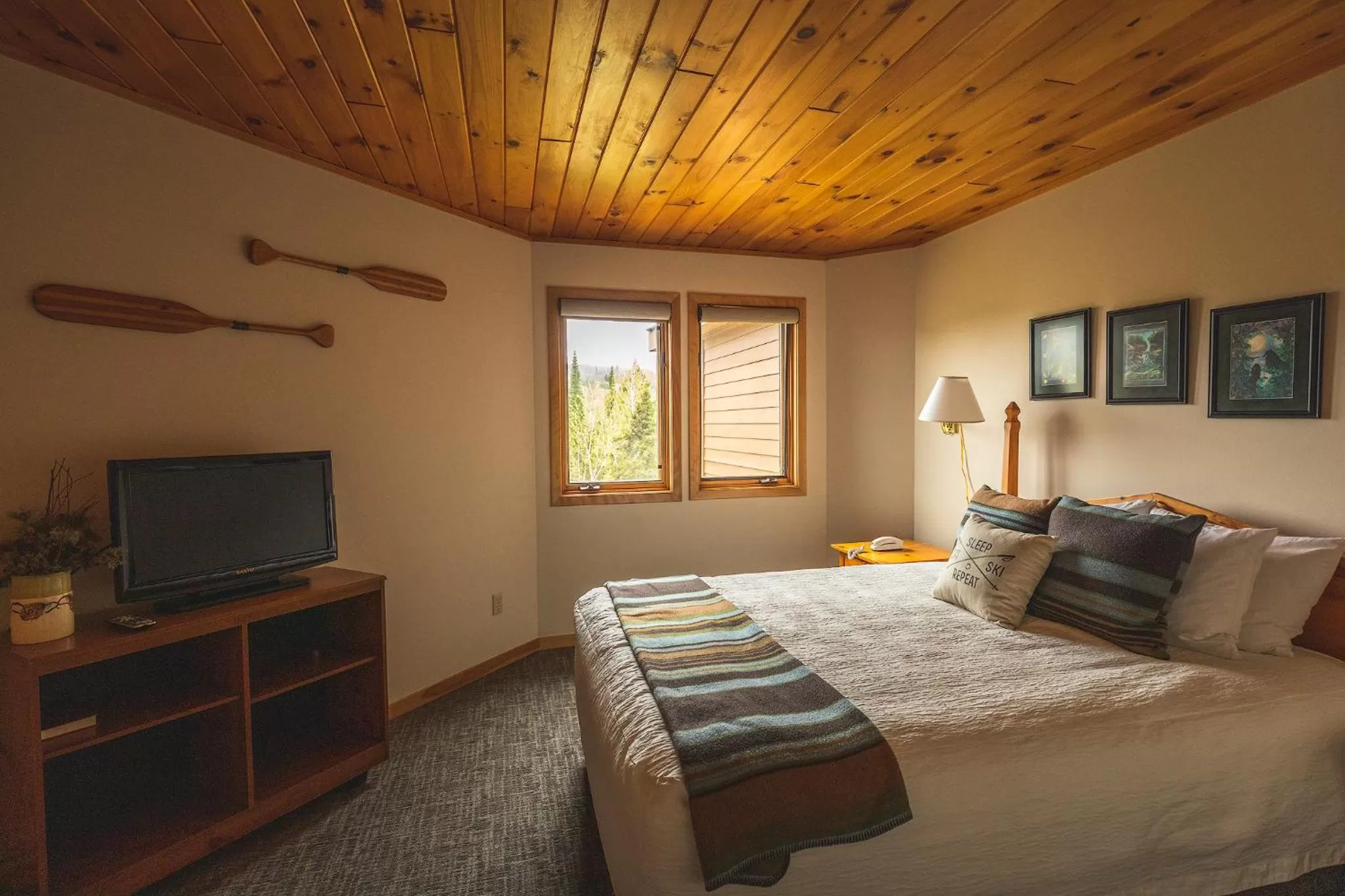 Bed in Caribou Highlands Lodge