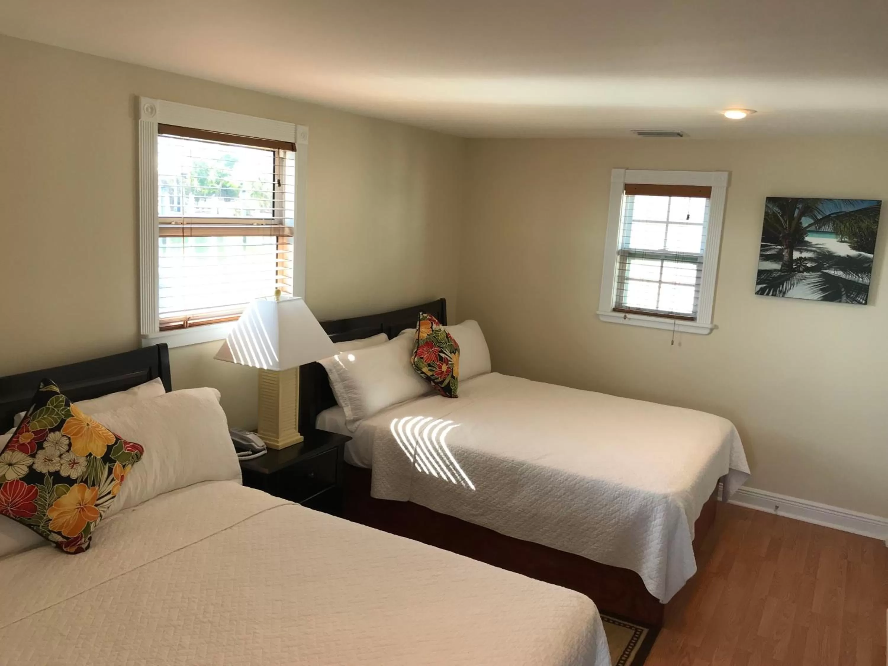 Bedroom, Bed in Harborside Motel & Marina