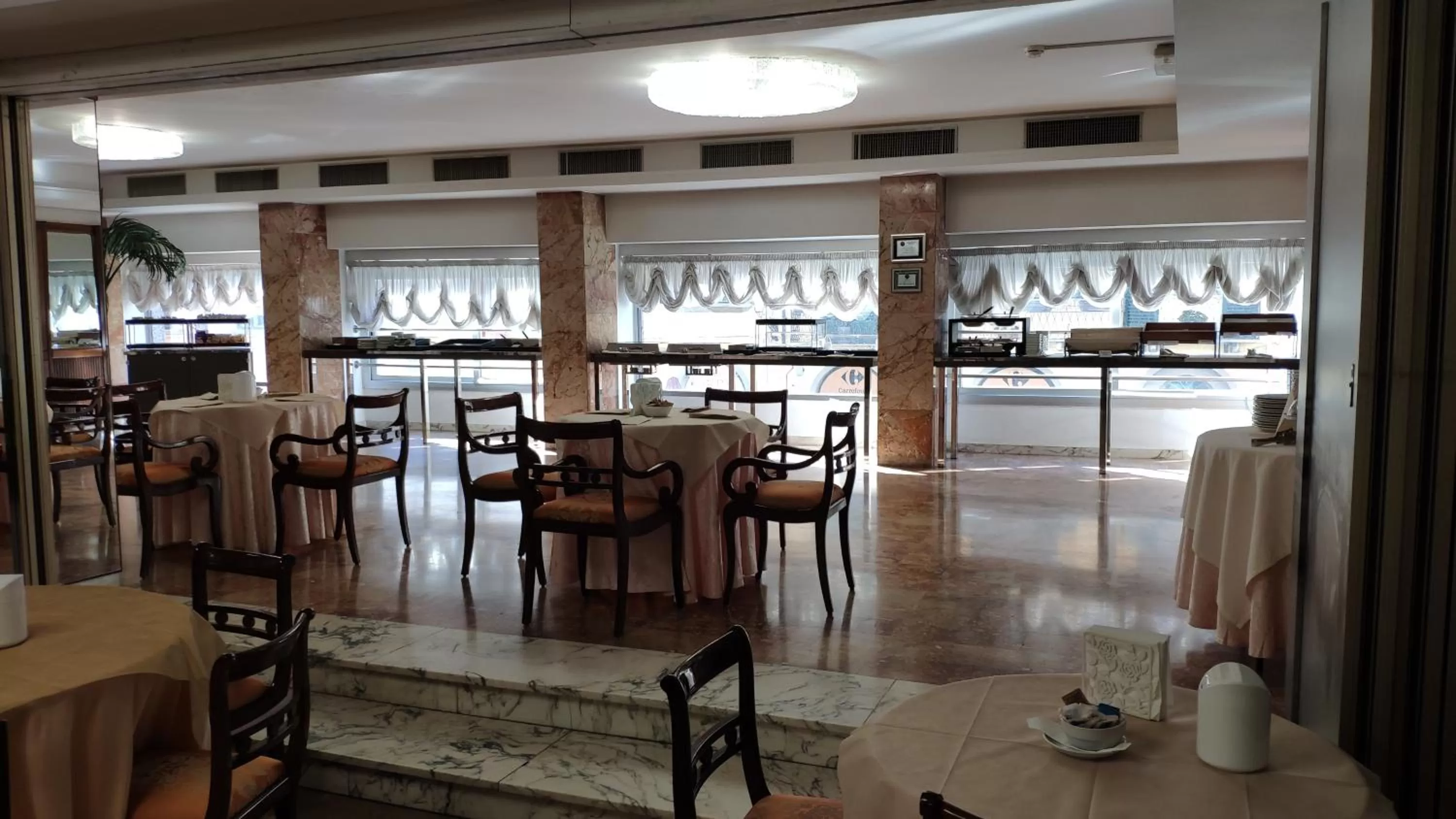 Breakfast in Grand Hotel Duomo