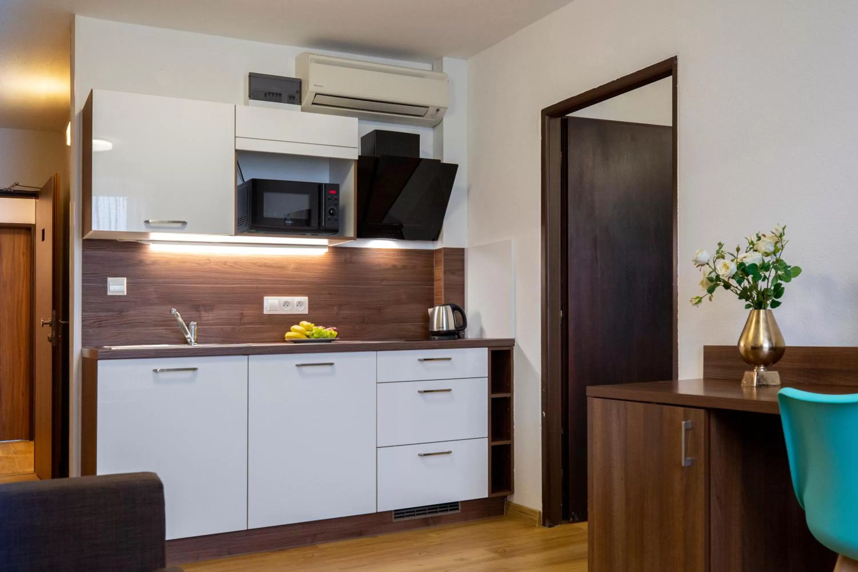 Kitchen or kitchenette in WX Hotel