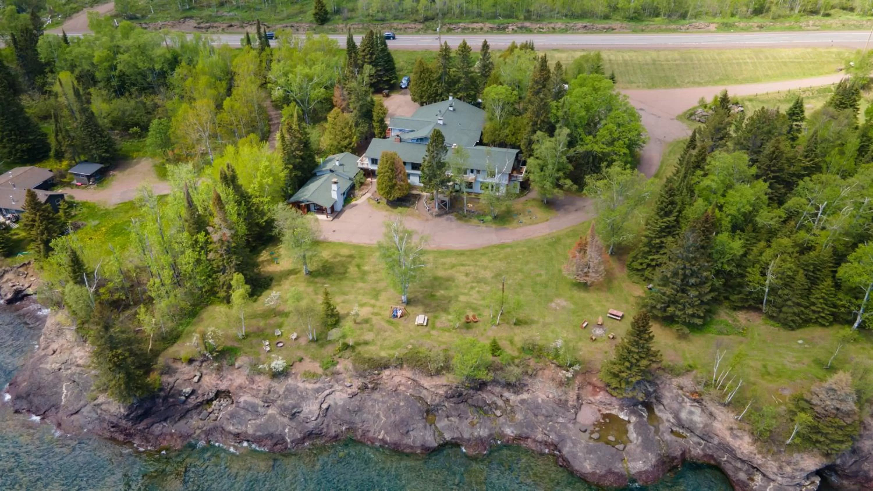 Thomsonite Inn on Lake Superior