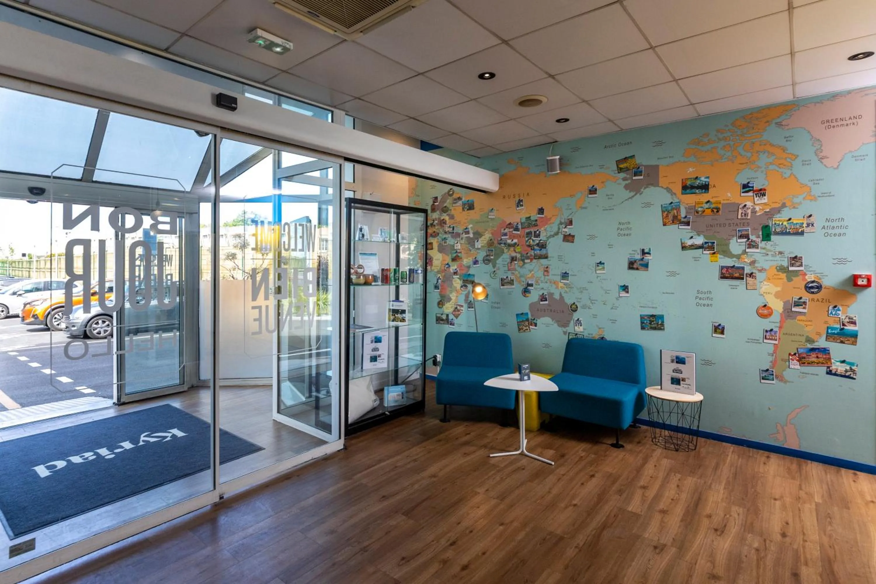 Lobby or reception in Kyriad Paris Ouest - Colombes