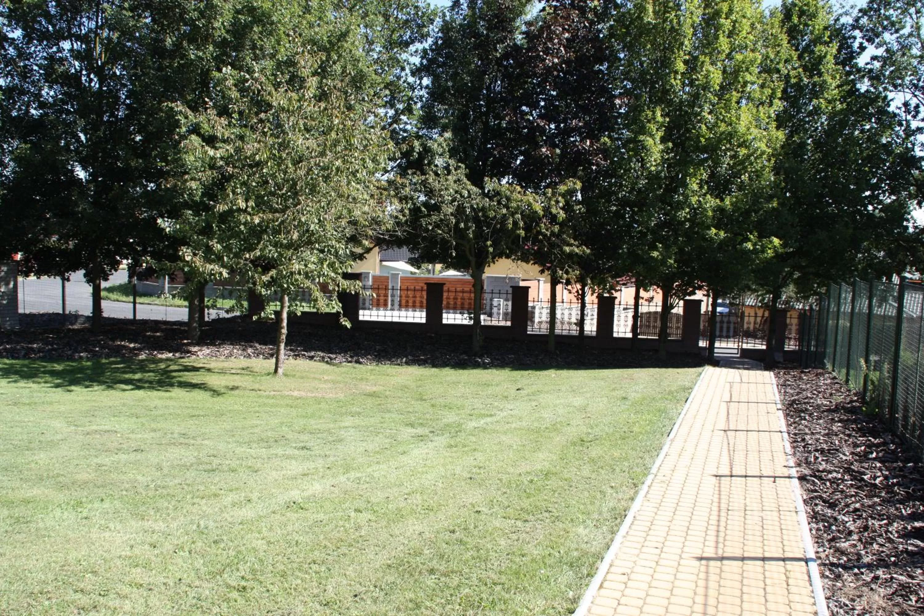 Day, Garden in Lovecká Bašta