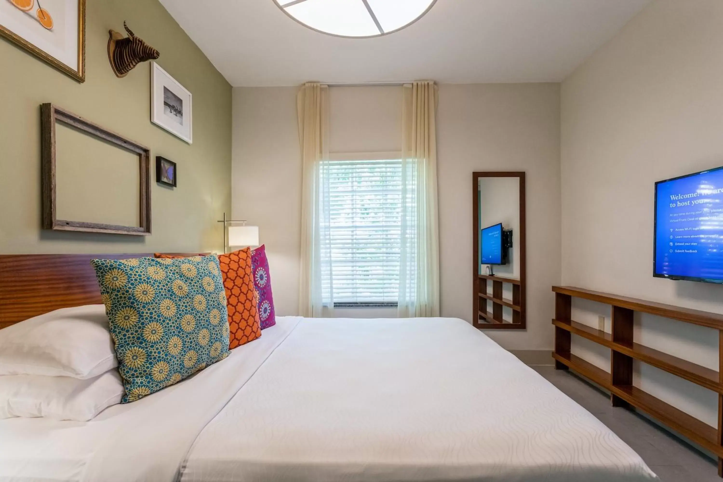 King Room with Balcony (Self Check-in with Virtual Front Desk) in Kasa El Paseo Miami Beach King Room with Balcony (Self Check-in with Virtual Front Desk) in Kasa El Paseo Miami Beach