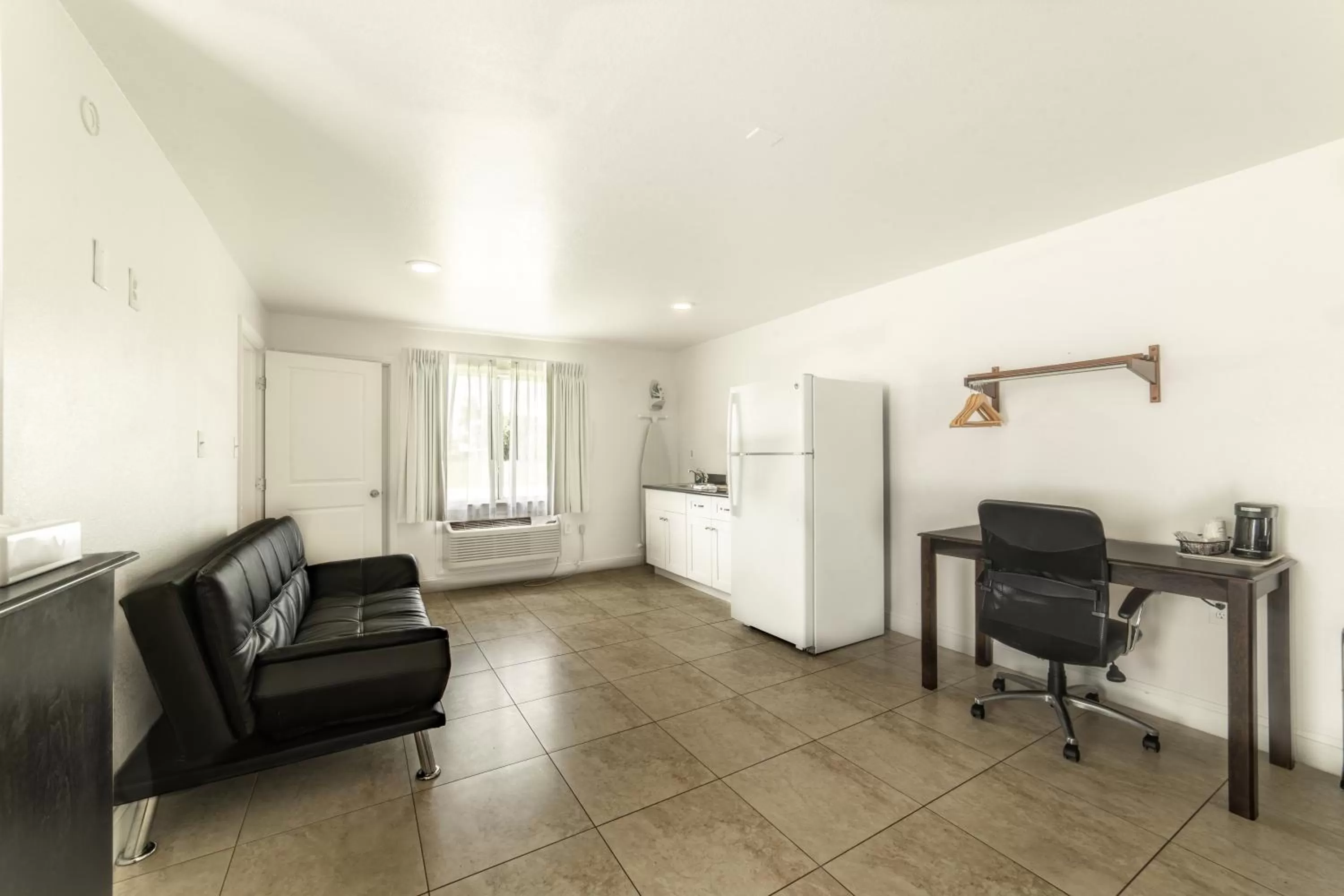 Photo of the whole room in Everglades City Motel - Everglades Adventures Inn